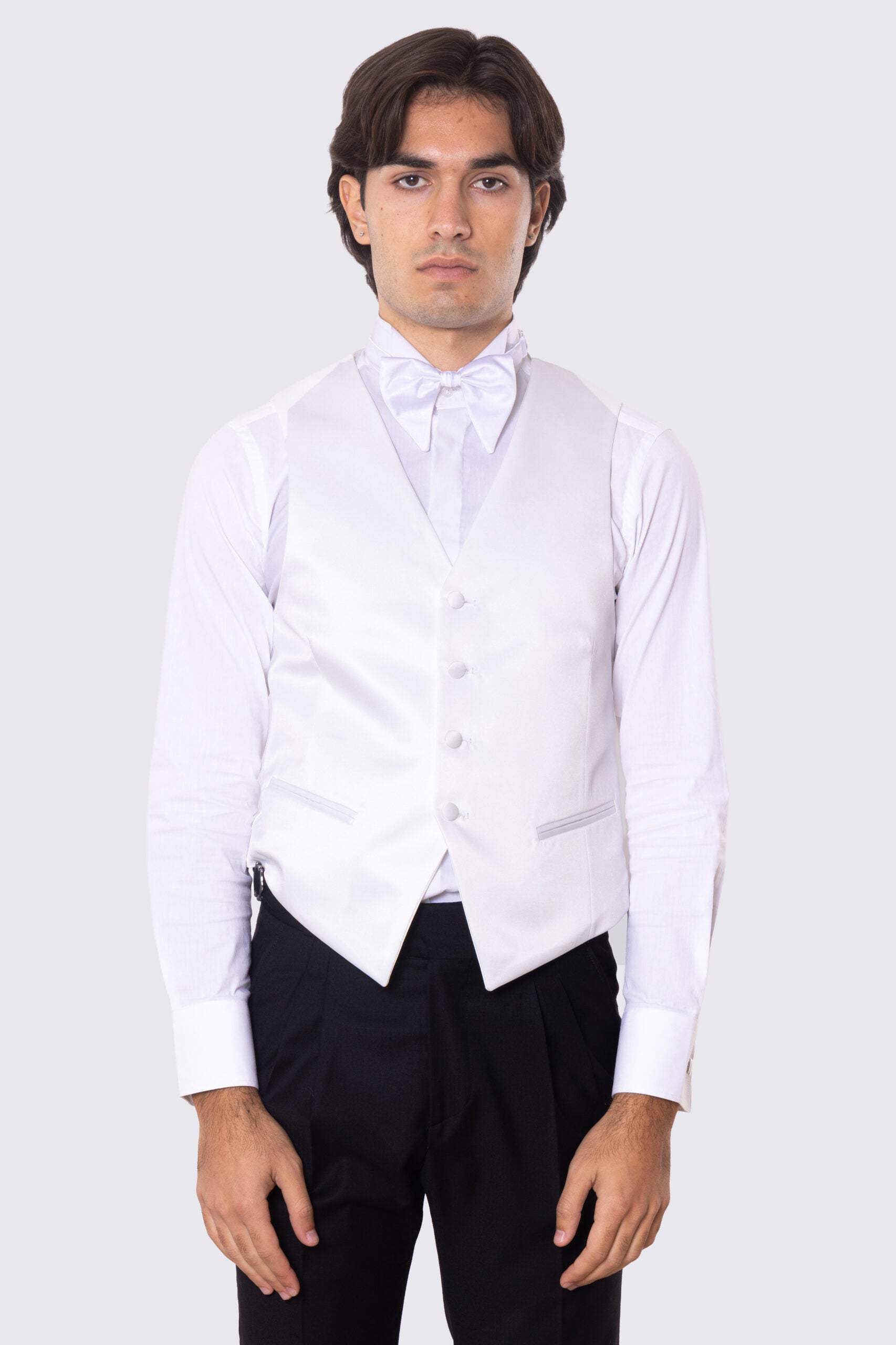 Gilet monopetto bianco in raso da uomo regular fit con tasche a filo e gancio di regolazione sul retro