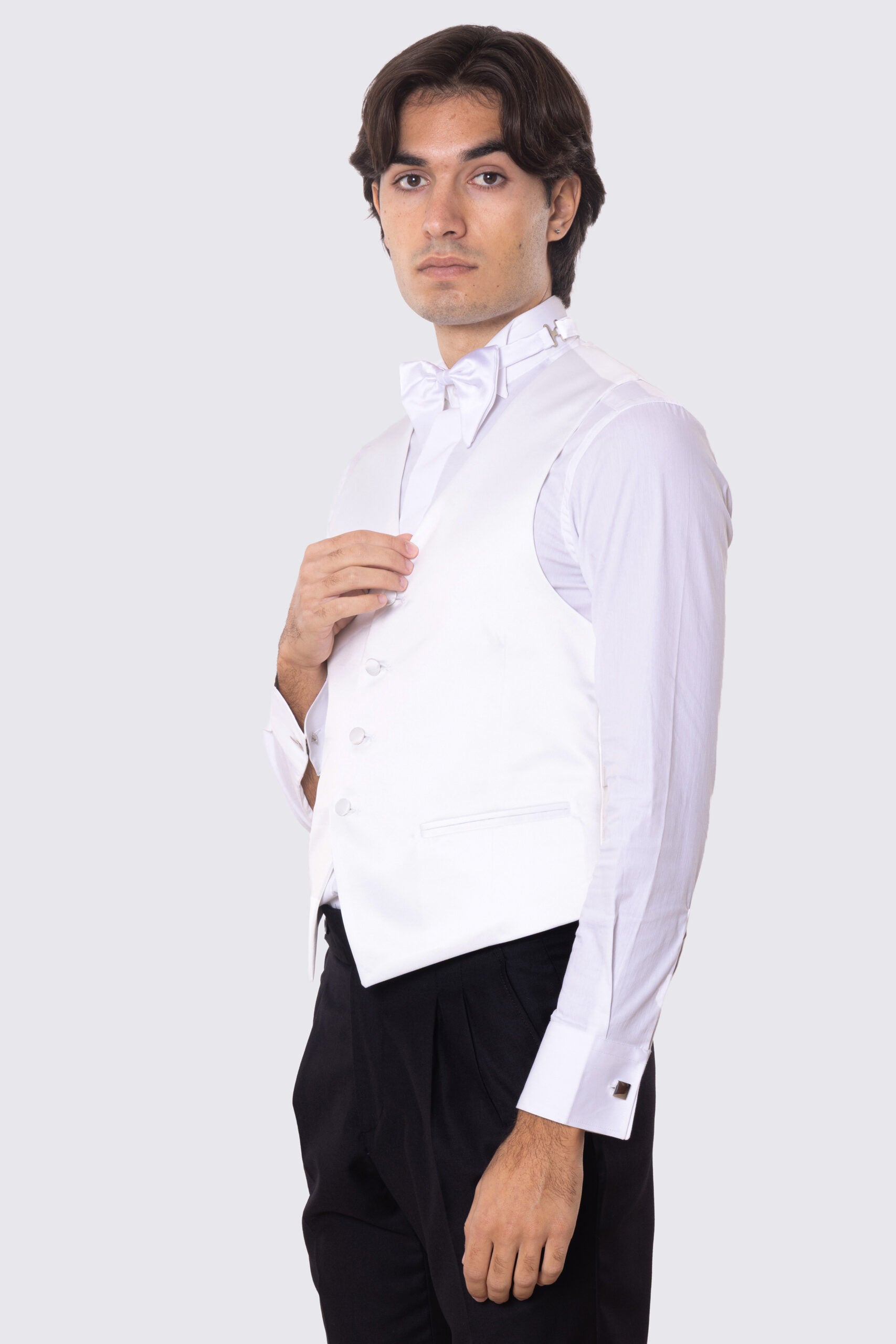 Gilet monopetto bianco in raso da uomo regular fit con tasche a filo e gancio di regolazione sul retro