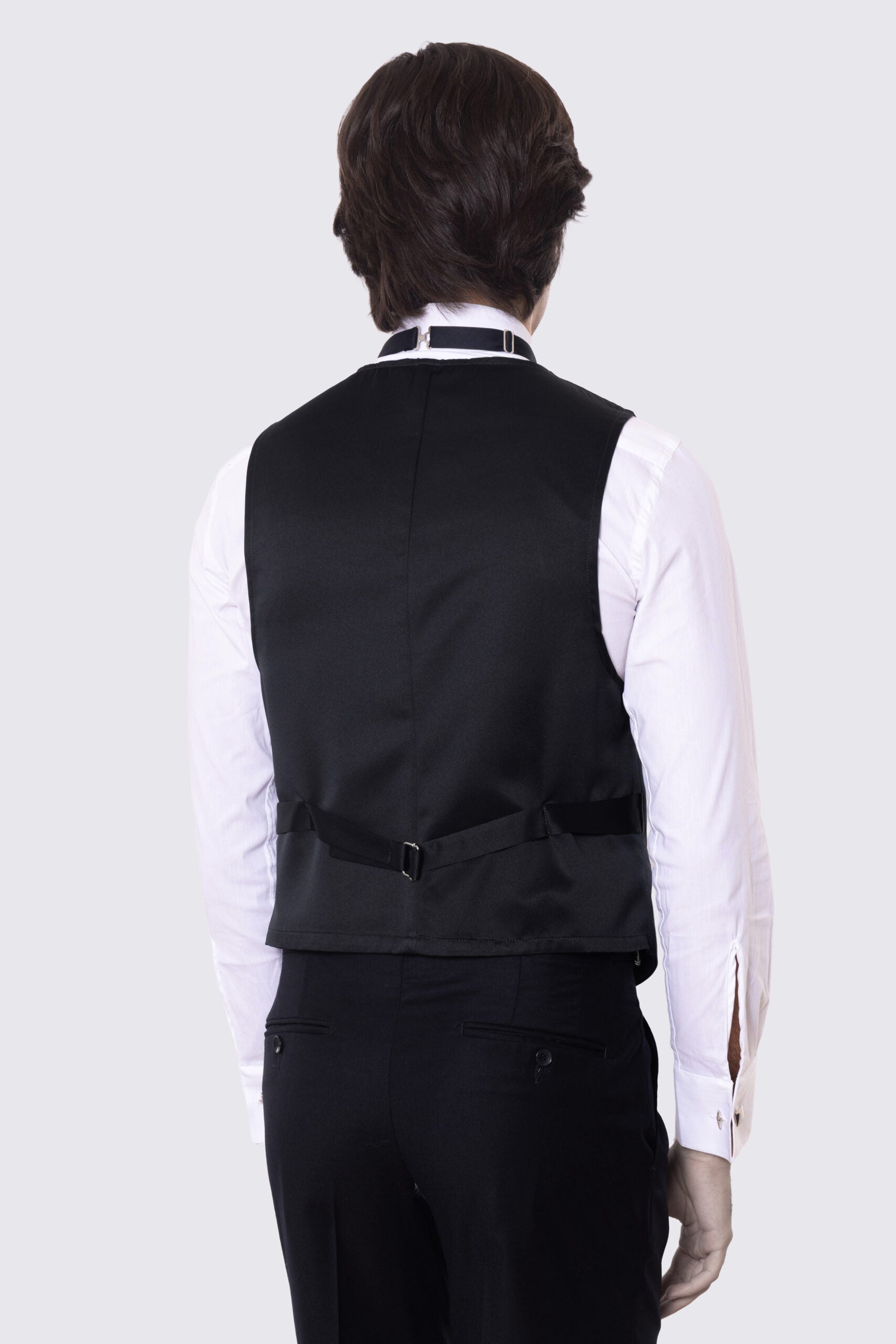 Gilet monopetto nero in raso da uomo regular fit con tasche a filo e gancio di regolazione sul retro
