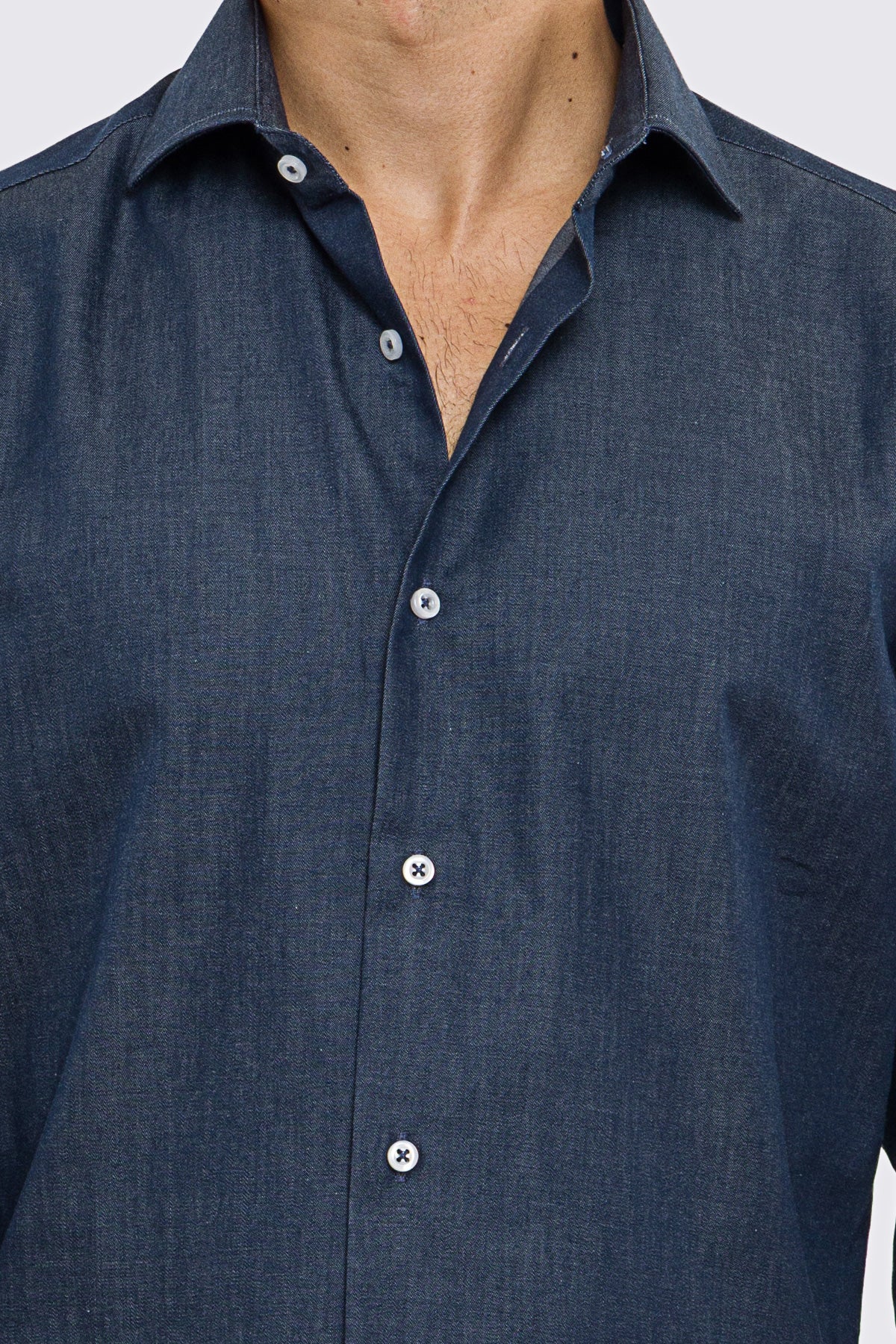 Camicia Uomo denim Regular fit 100% cotone Collo semi francese polso smussato bottoni bianchi effetto madreperla