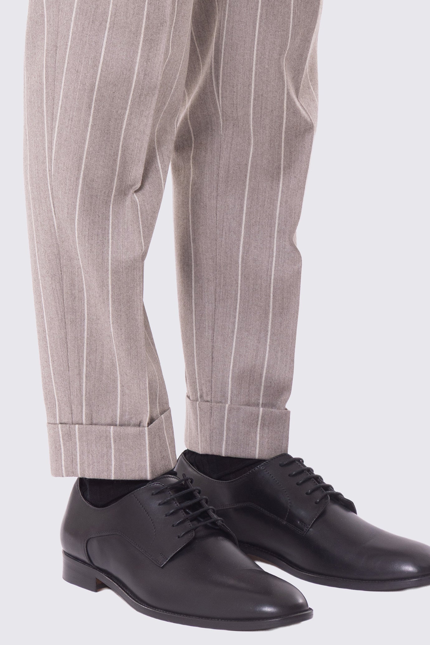 Pantalone Tortora gessato bianco vita alta con fibbie laterali regolabili e risvolto 5cm in lana flanella Bristol Tessuti Napoli