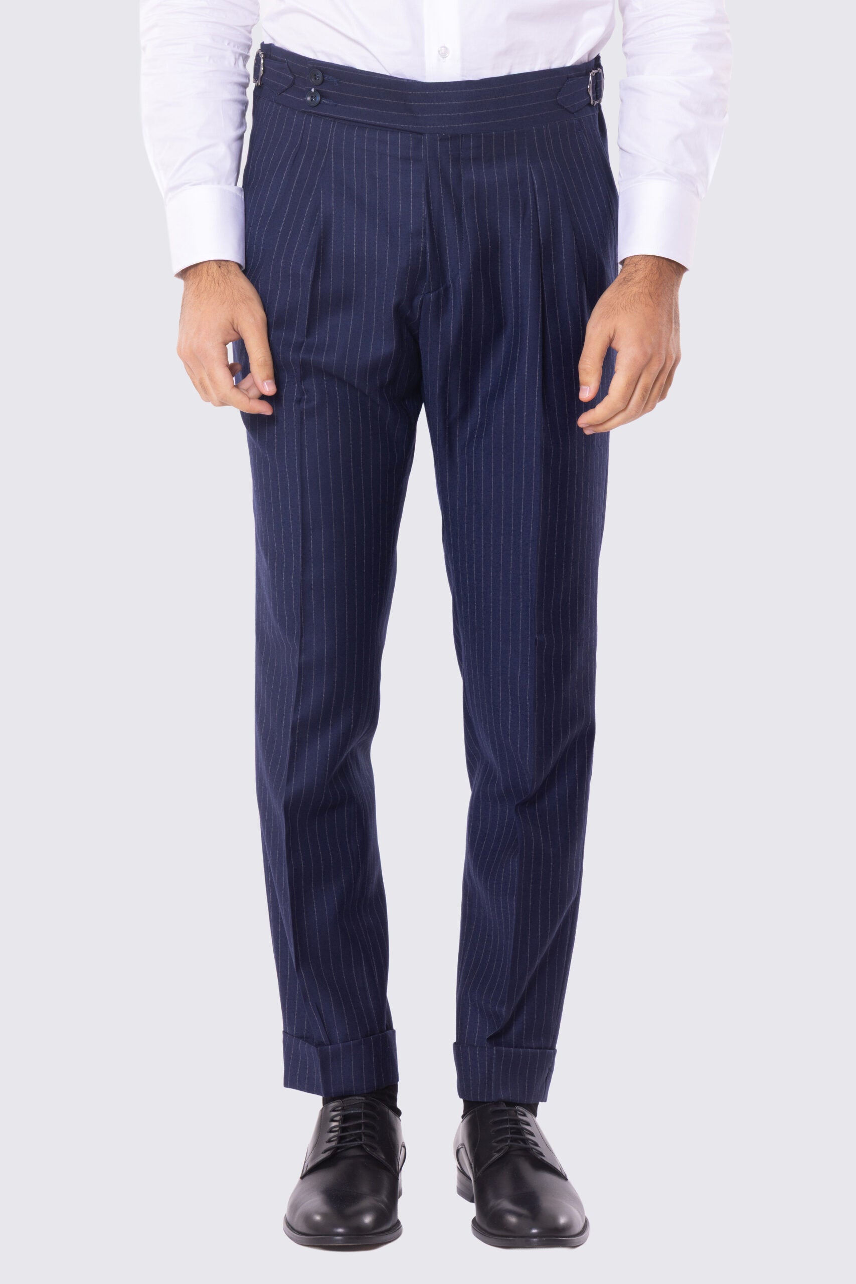 Pantalone blu riga bianca vita alta con fibbie laterali regolabili e risvolto 5cm in lana flanella Bristol Tessuti Napoli