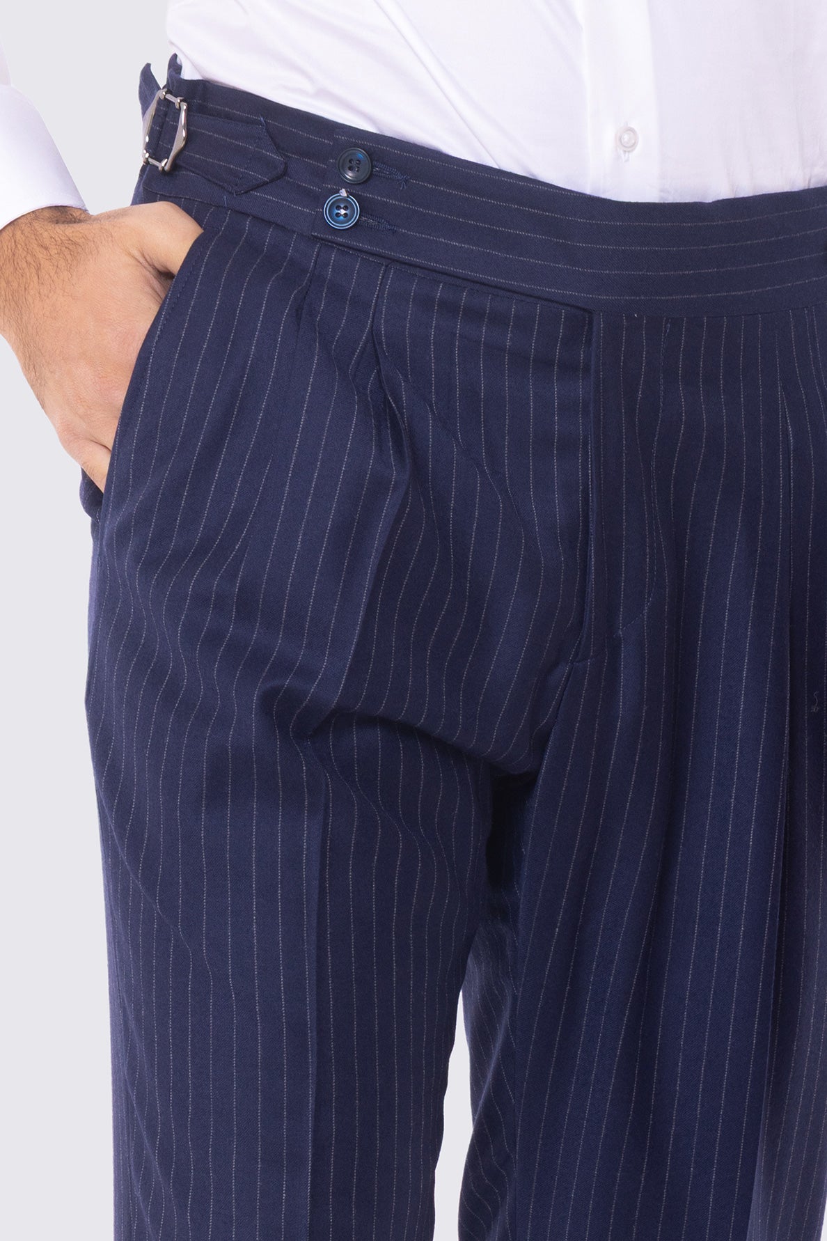 Pantalone blu riga bianca vita alta con fibbie laterali regolabili e risvolto 5cm in lana flanella Bristol Tessuti Napoli