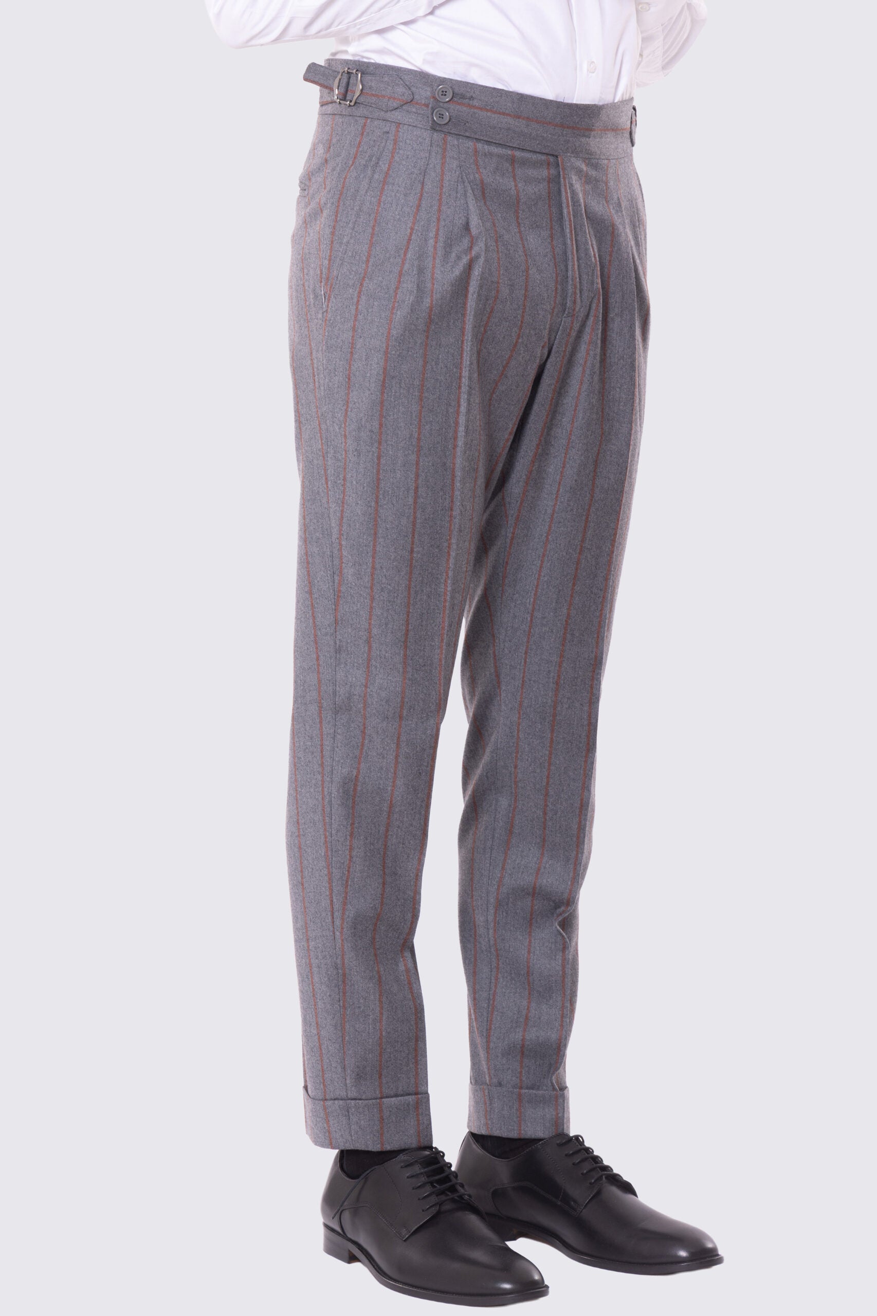 Pantalone grigio gessato coccio vita alta con fibbie laterali regolabili e risvolto 5cm in lana flanella Bristol Tessuti Napoli .