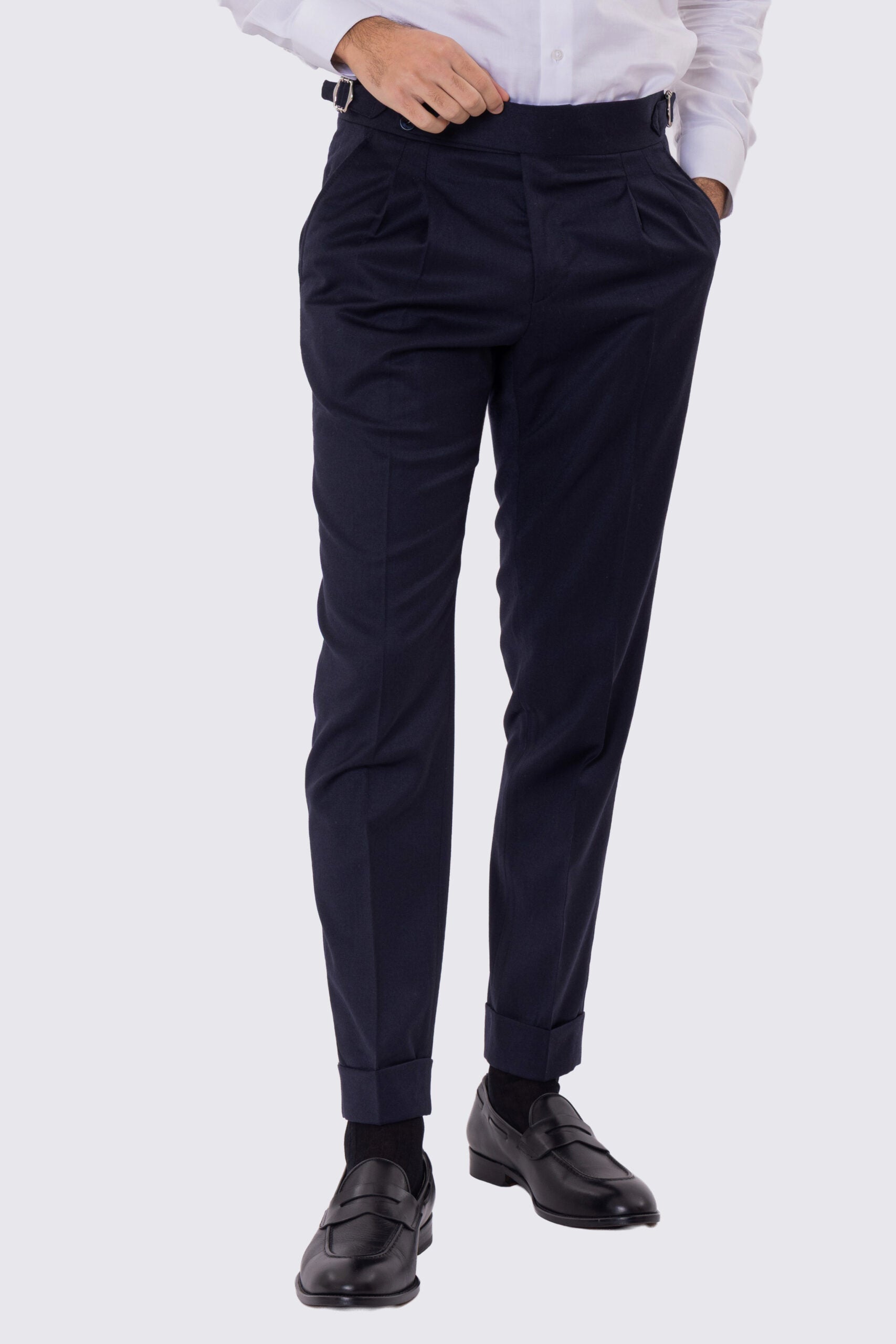 Pantalone blu notte vita alta con fibbie laterali regolabili e doppie pinces risvolto 5cm da uomo in 100% lana Flanella Carillo Drapers