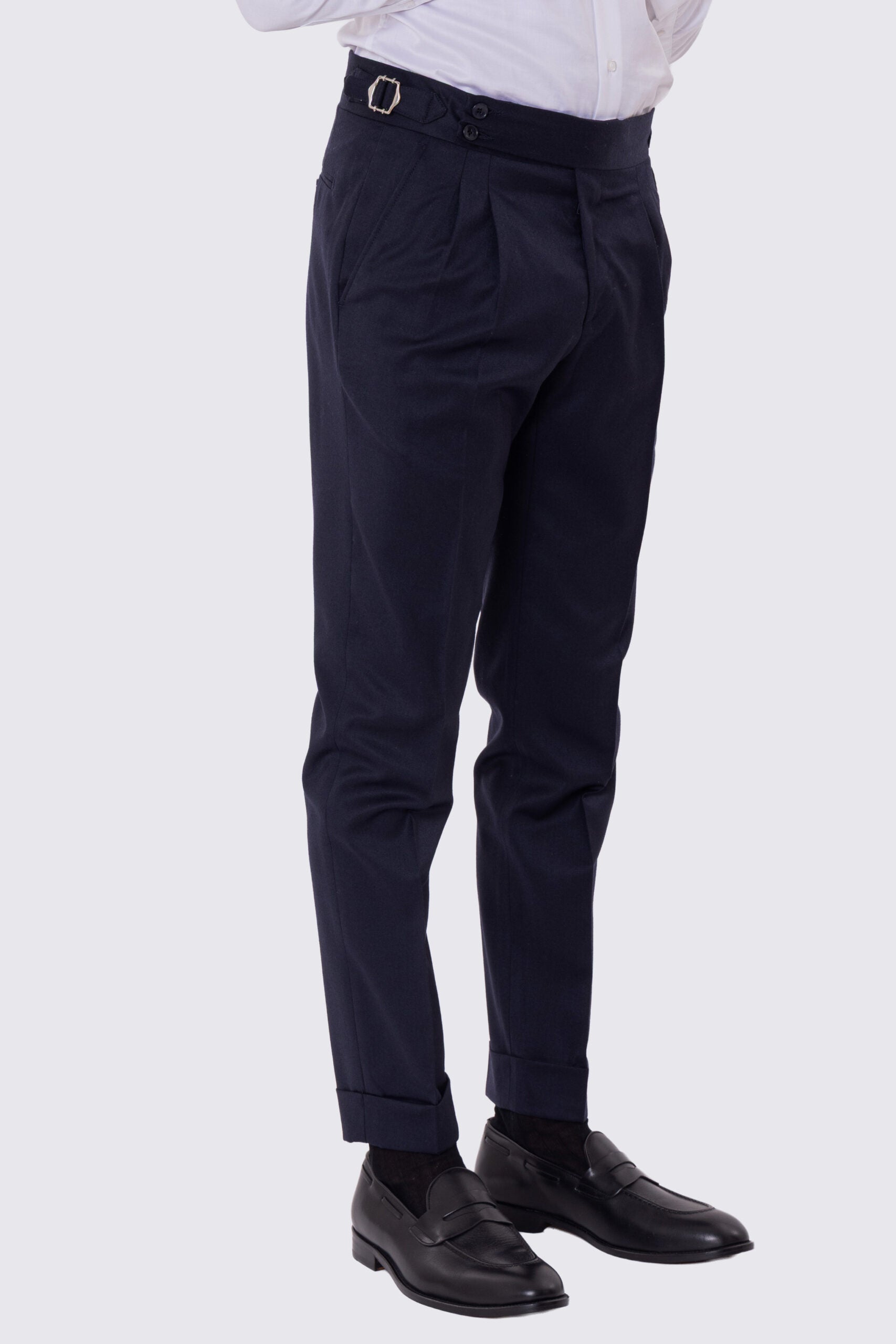 Pantalone blu notte vita alta con fibbie laterali regolabili e doppie pinces risvolto 5cm da uomo in 100% lana Flanella Carillo Drapers