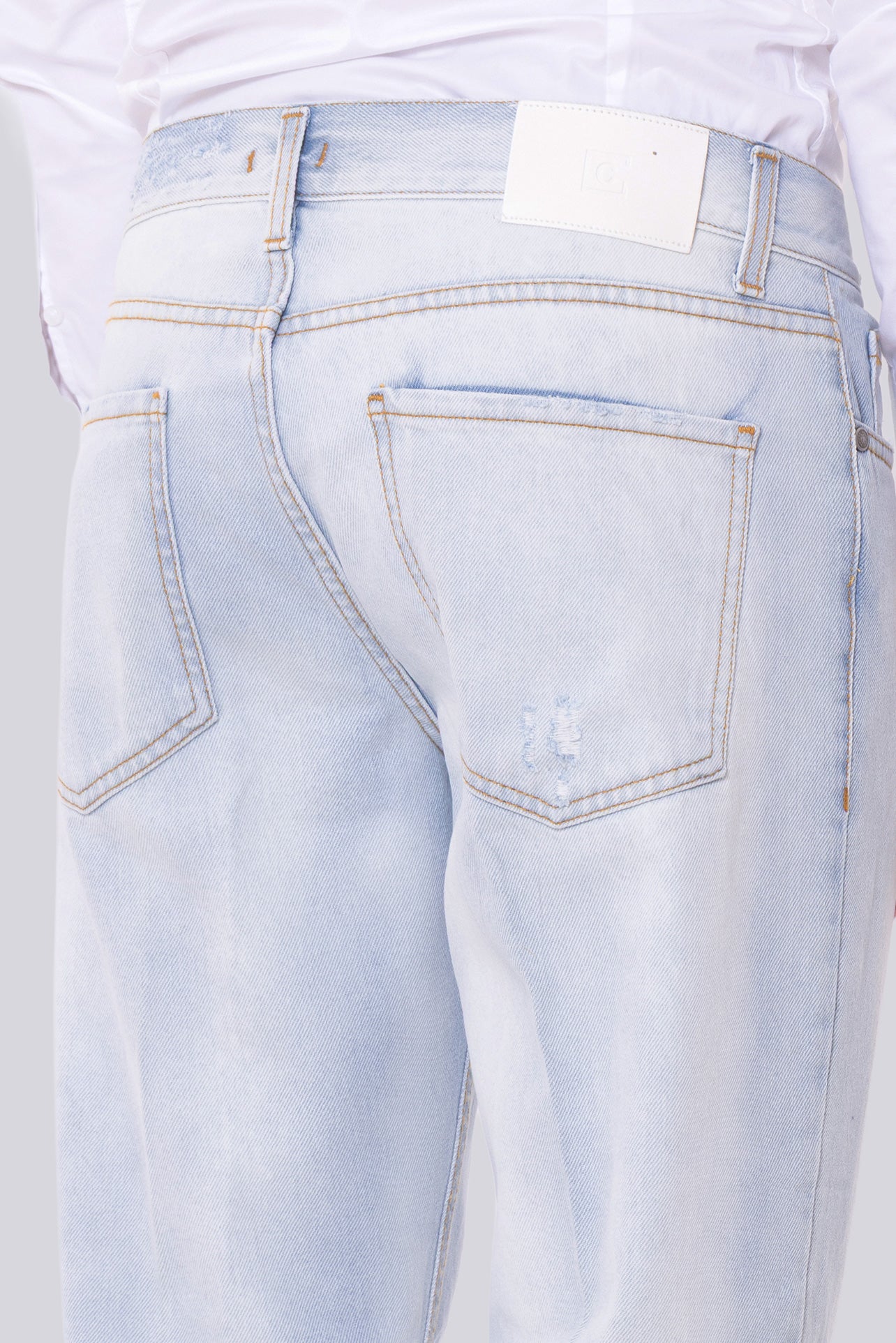 Jeans marmorizzato lavaggio chiaro da uomo modello 5 tasche con lievi sabbiature vestibilità regular