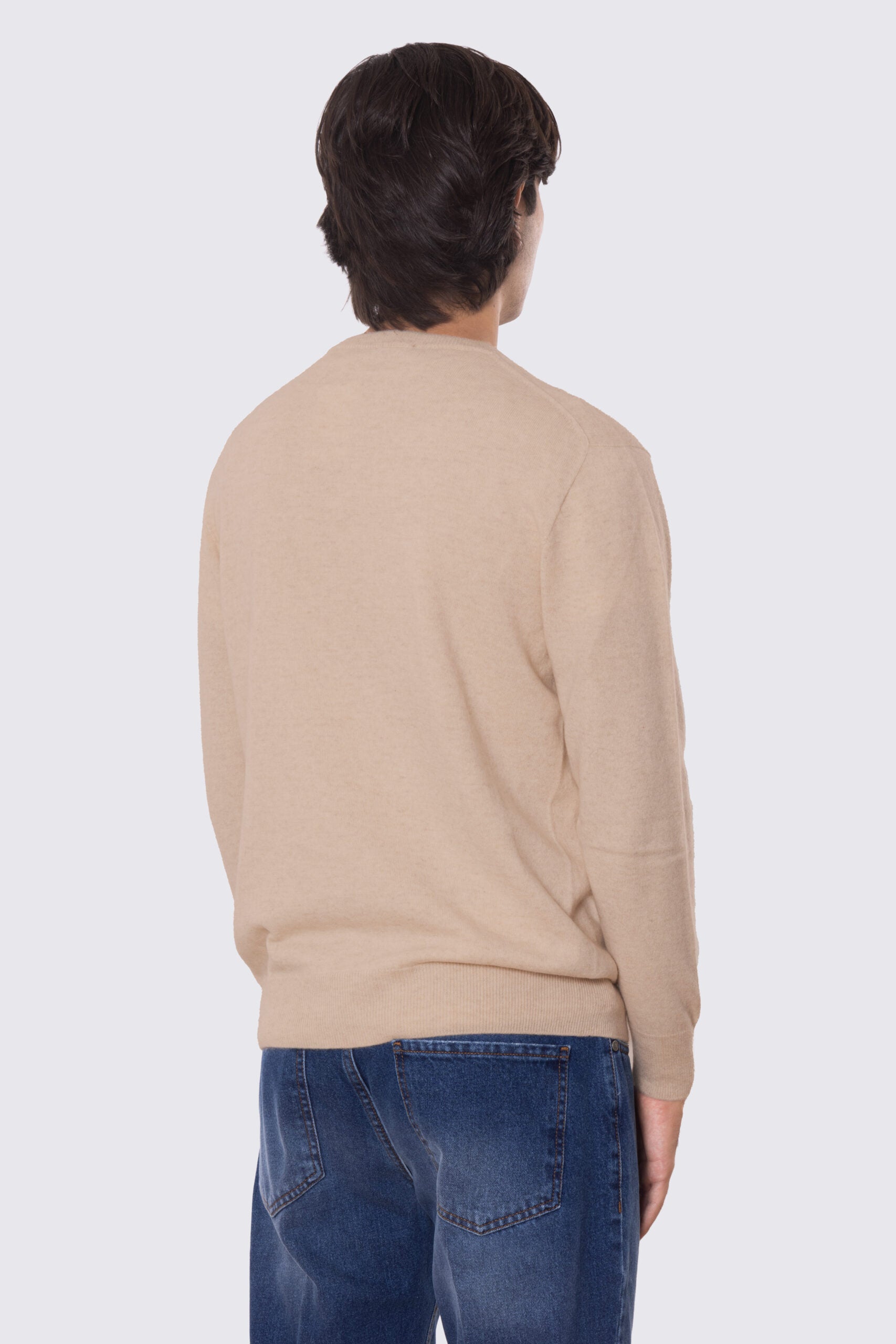Maglione scollo a v color cammello 100% cashmere a tubolare tinta unita con elastici sulle maniche e sul fondo Finezza 12