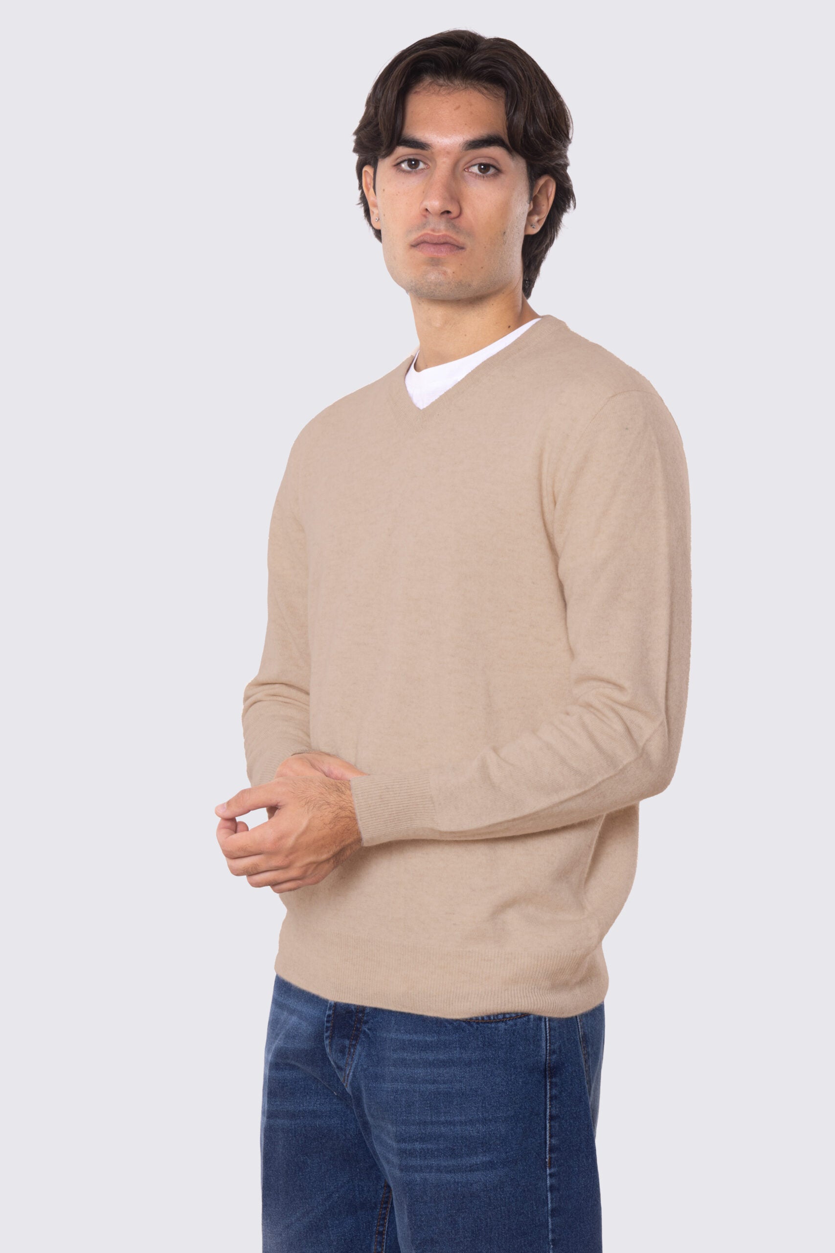 Maglione scollo a v color cammello 100% cashmere a tubolare tinta unita con elastici sulle maniche e sul fondo Finezza 12