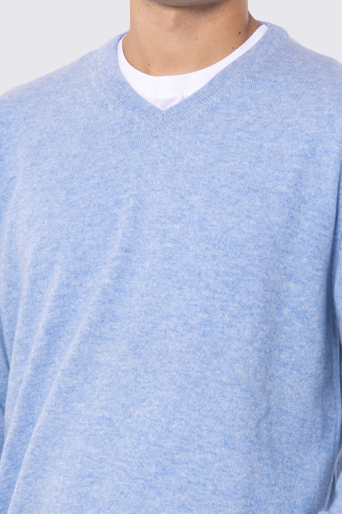 Maglione scollo a v celeste 100% cashmere a tubolare tinta unita con elastici sulle maniche e sul fondo Finezza 12