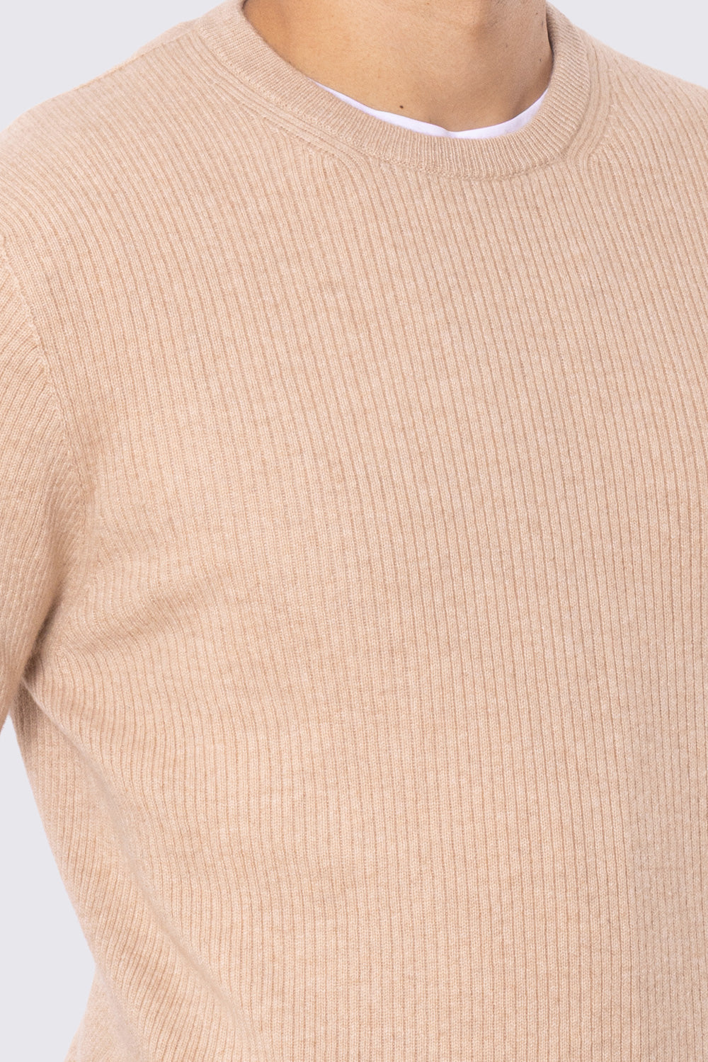 Maglione girocollo color cammello a costine strette 100% cashmere a tubolare tinta unita con elastici sulle maniche e sul fondo Finezza 12