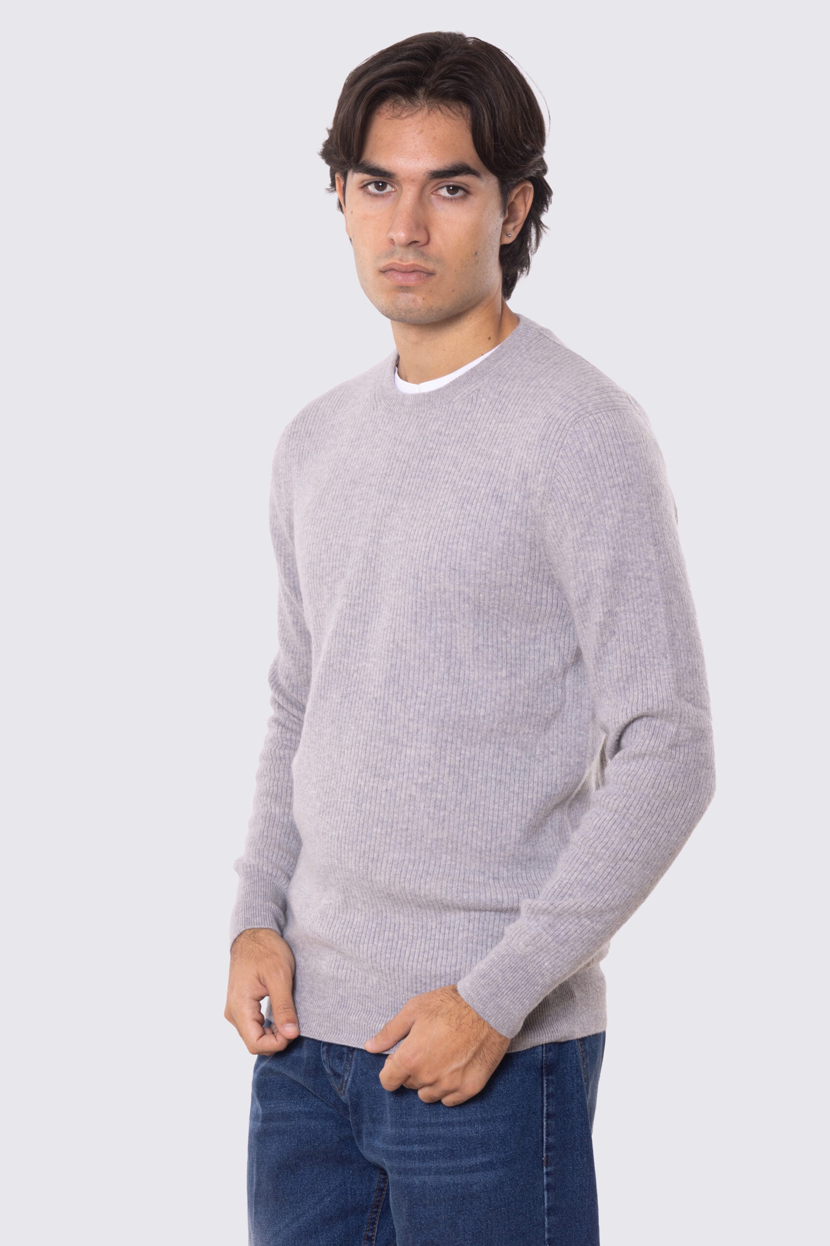 Maglione girocollo grigio a costine strette 100% cashmere a tubolare tinta unita con elastici sulle maniche e sul fondo Finezza 12
