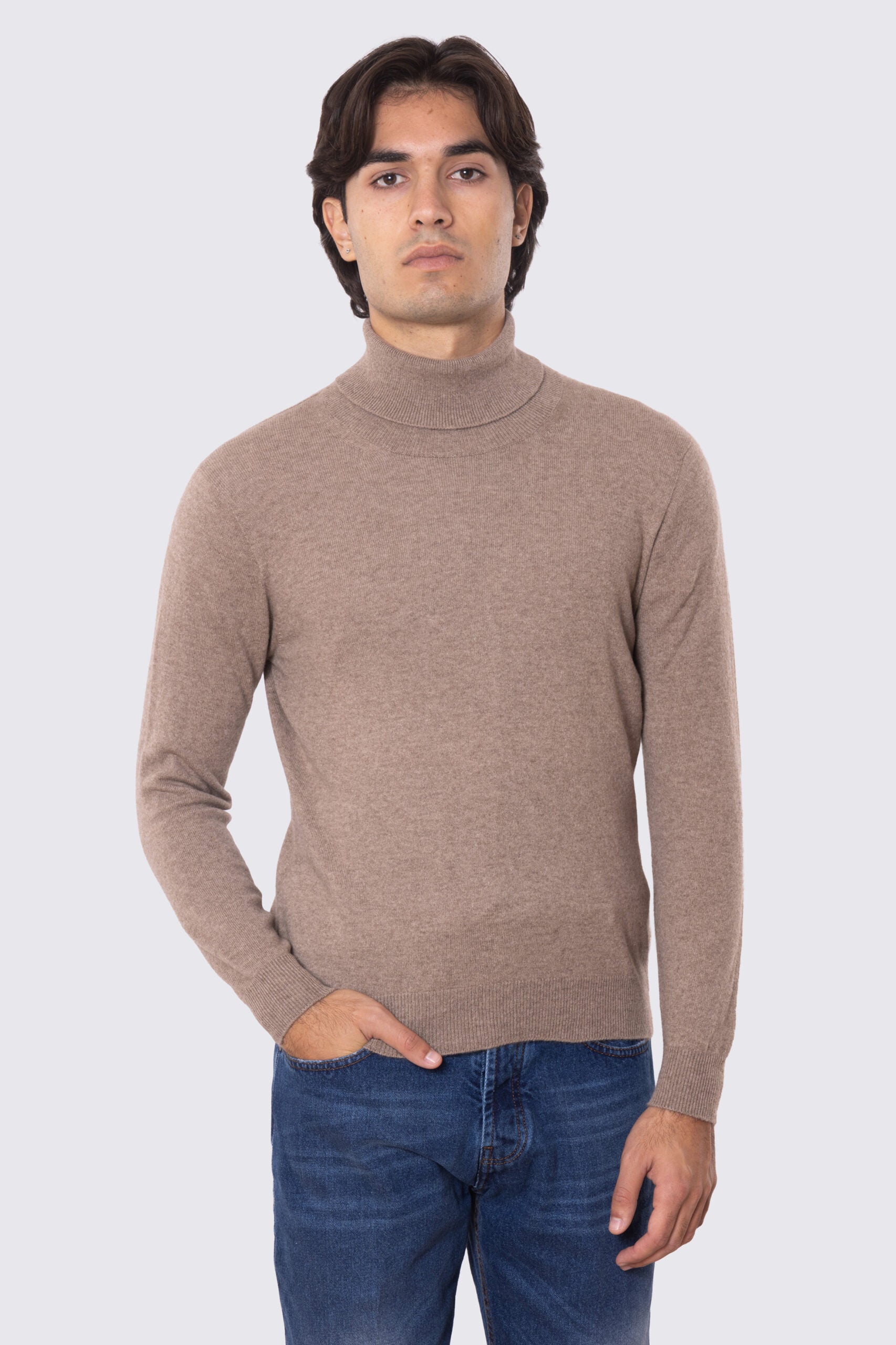 Dolcevita Tortora 100% cashmere a tubolare tinta unita con elastici sulle maniche e sul fondo Finezza 12.<br />