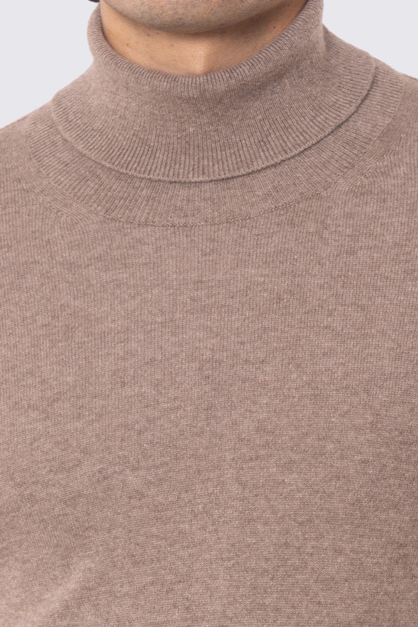 Dolcevita Tortora 100% cashmere a tubolare tinta unita con elastici sulle maniche e sul fondo Finezza 12.<br />