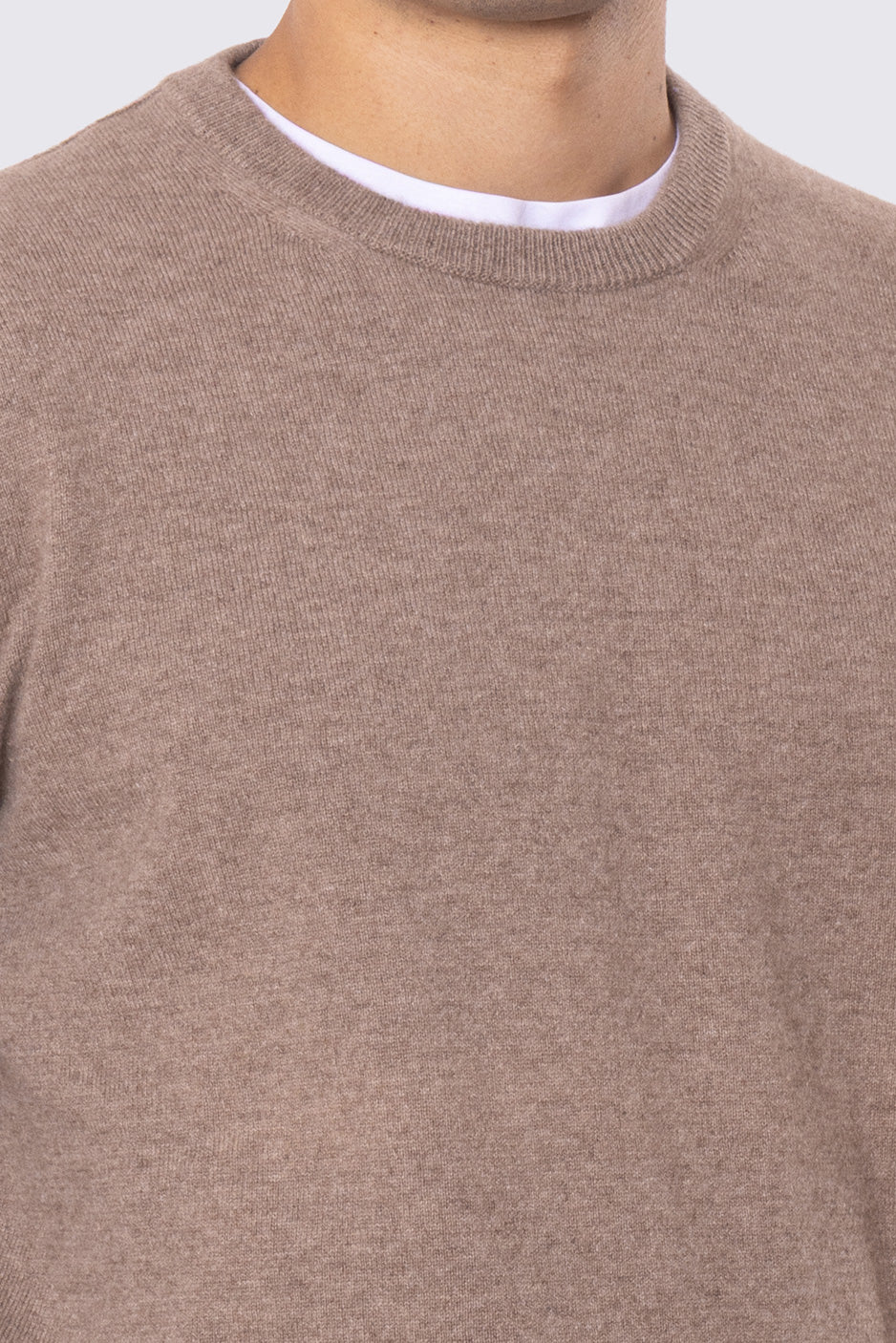 Maglione girocollo Tortora 100% cashmere a tubolare tinta unita con elastici sulle maniche e sul fondo Finezza 12