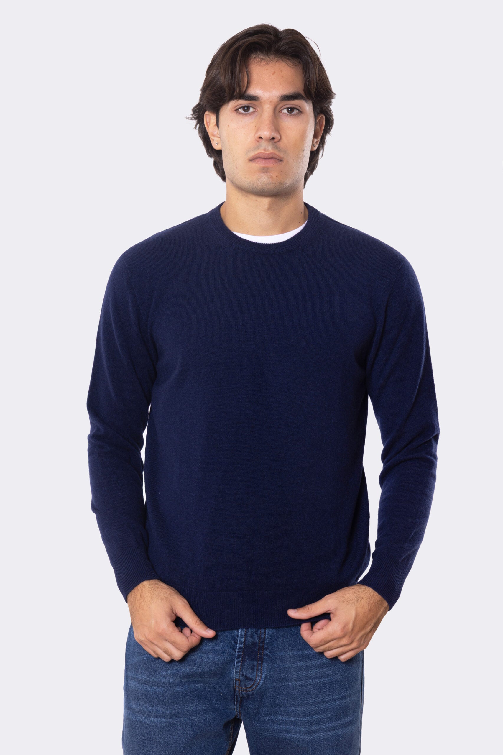 Maglione girocollo blu 100% cashmere a tubolare tinta unita con elastici sulle maniche e sul fondo Finezza 12.