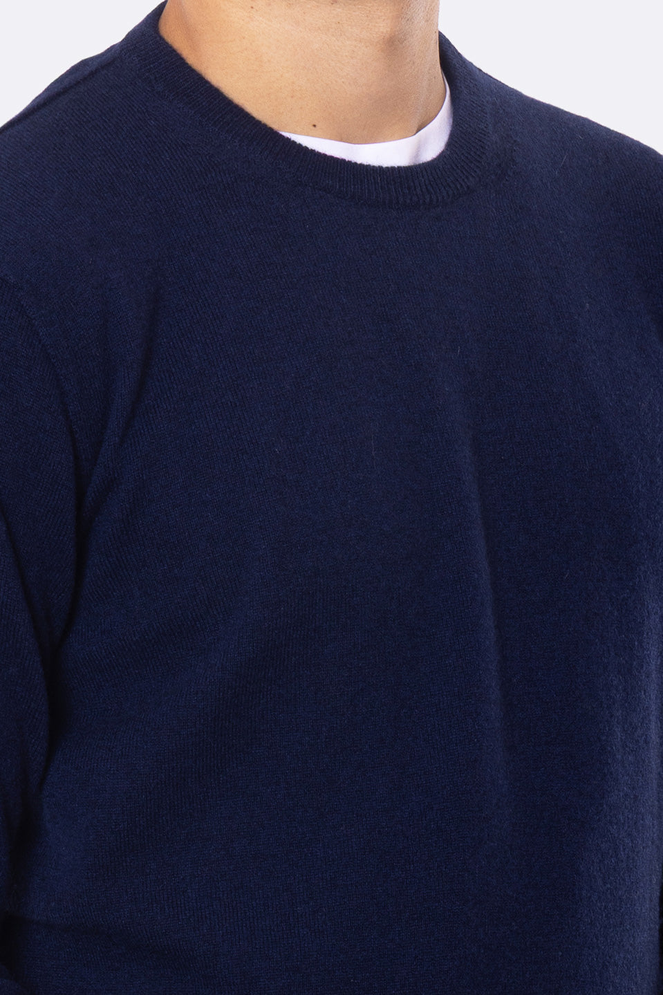 Maglione girocollo blu 100% cashmere a tubolare tinta unita con elastici sulle maniche e sul fondo Finezza 12.