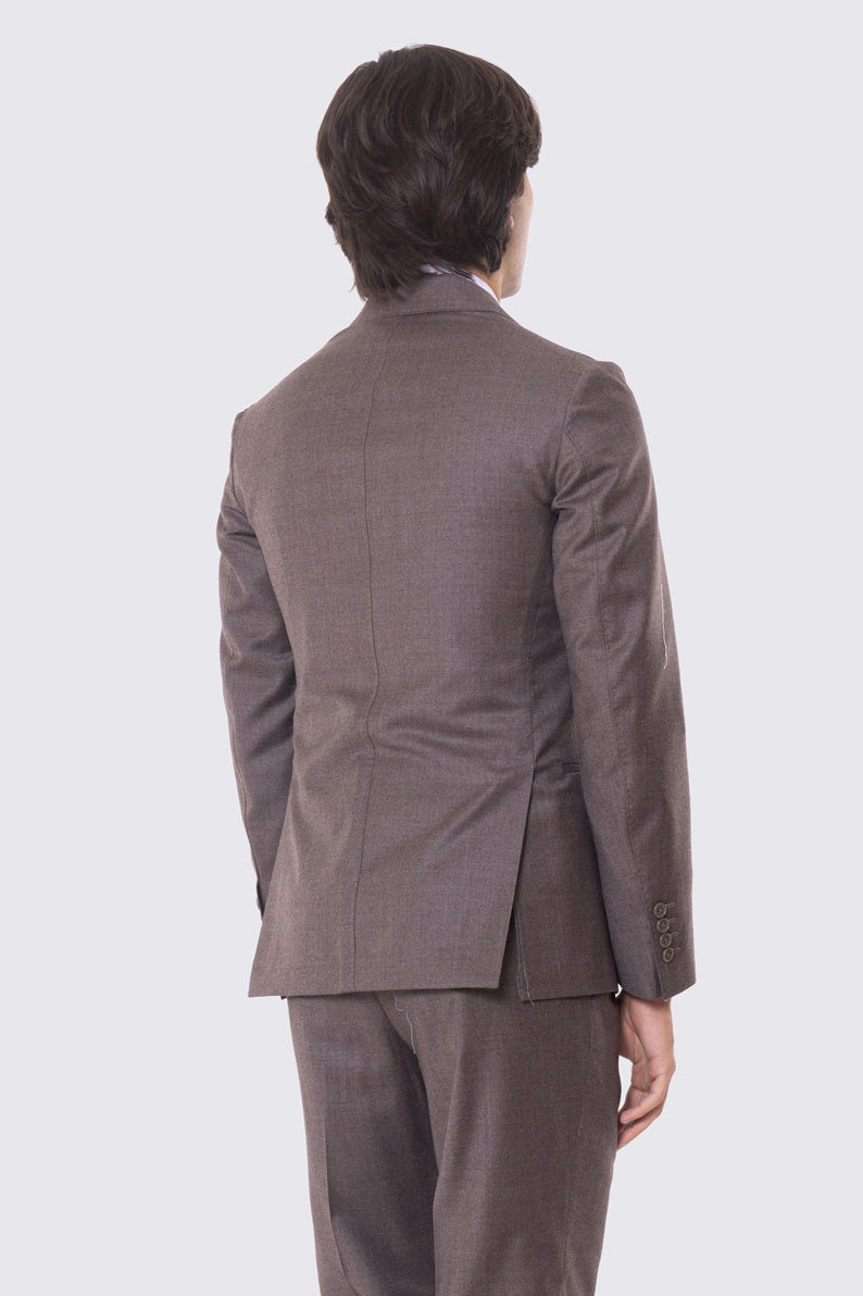 Abito marrone con giacca monopetto con rever a lancia tasche a filo e pantalone vita alta con fibbie laterali regolabili doppie pinces e risvolto 5cm 100% lana Flanella Carillo Drapers