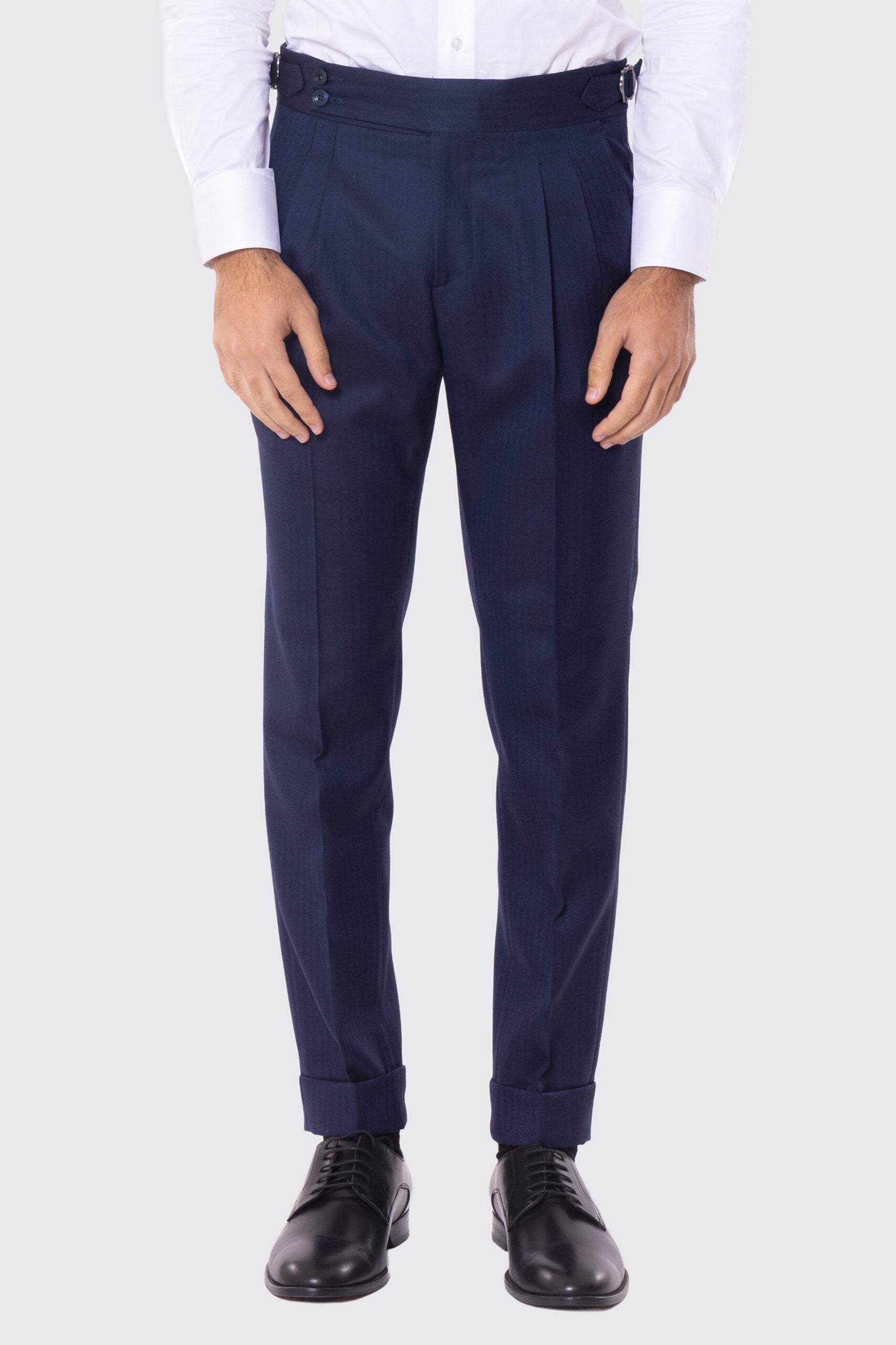 Abito blu spigato con giacca monopetto con rever a lancia e pantalone vita alta con fibbie laterali 100% lana Flanella Holland & Sherry