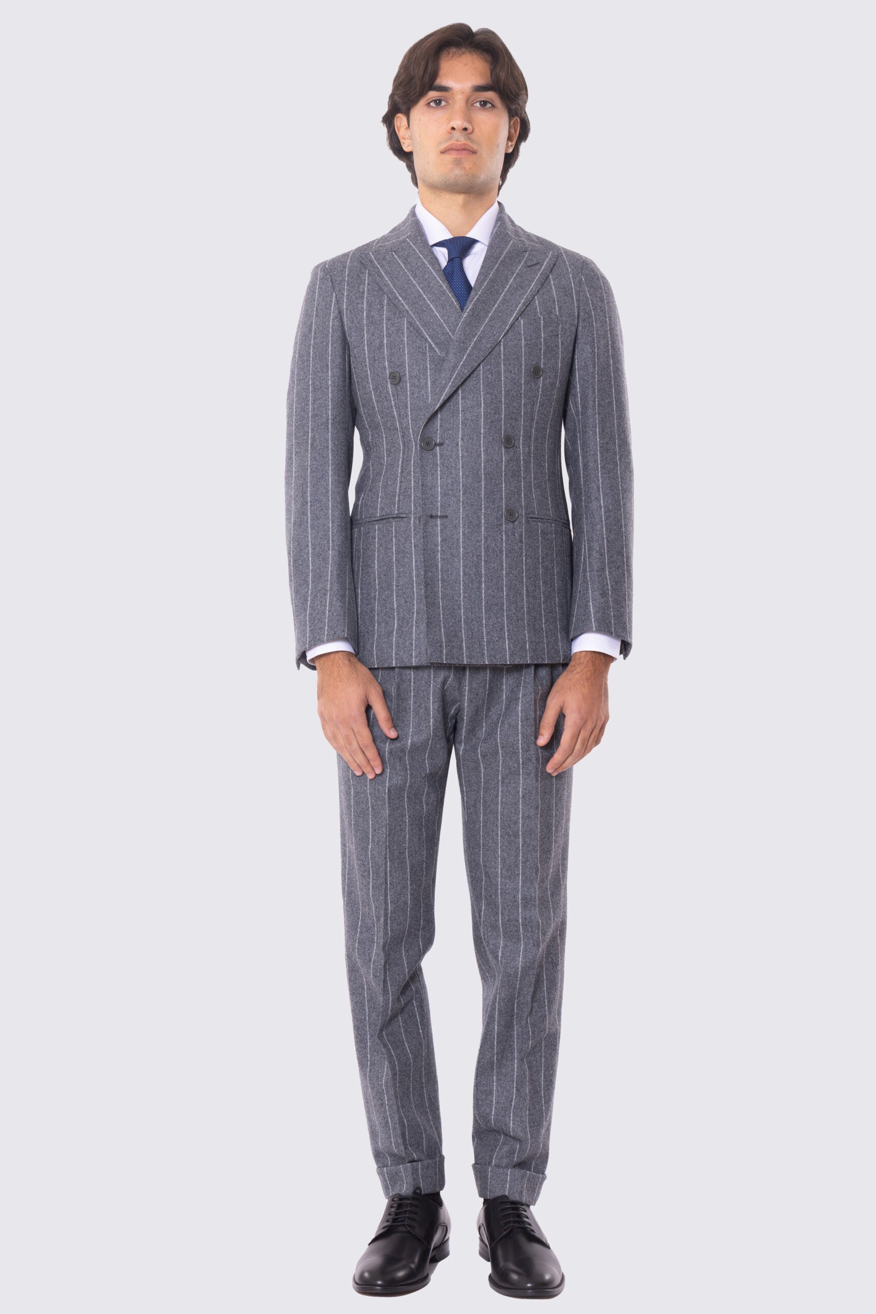 Abito uomo grigio gessato bianco con giacca Doppiopetto rever a lancia e tasche a filo e pantalone vita alta con doppia pinces e risvolto 5cm in pura lana Vitale Barberis Canonico