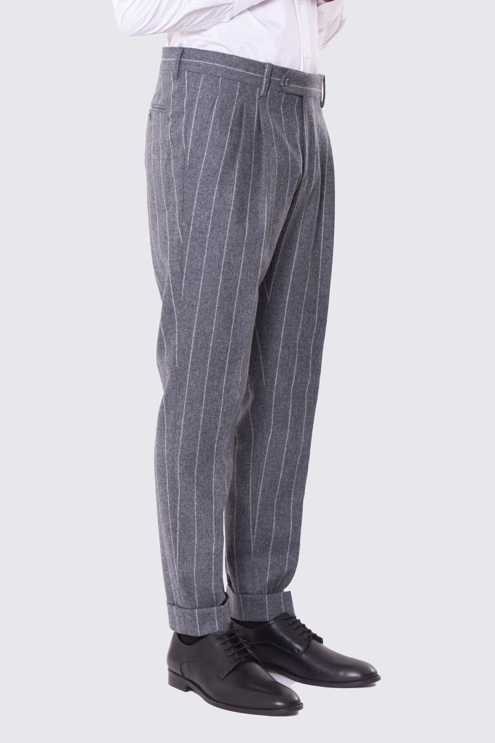 Abito uomo grigio gessato bianco con giacca Doppiopetto rever a lancia e tasche a filo e pantalone vita alta con doppia pinces e risvolto 5cm in pura lana Vitale Barberis Canonico