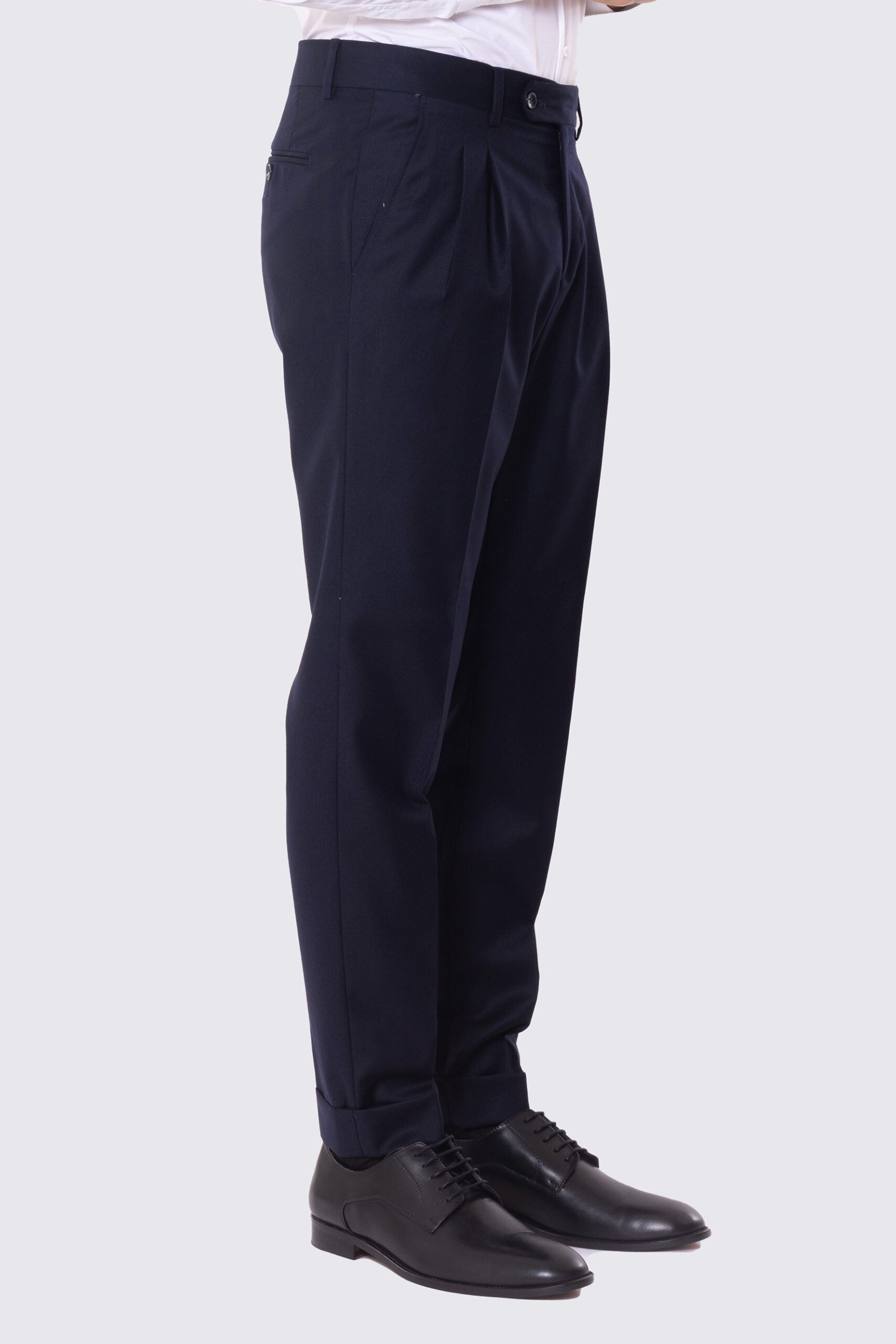 Abito blu notte con giacca Doppiopetto rever a lancia tasche a filo e pantalone vita alta con doppie pinces e risvolto 5cm 100% lana Flanella Carillo Drapers