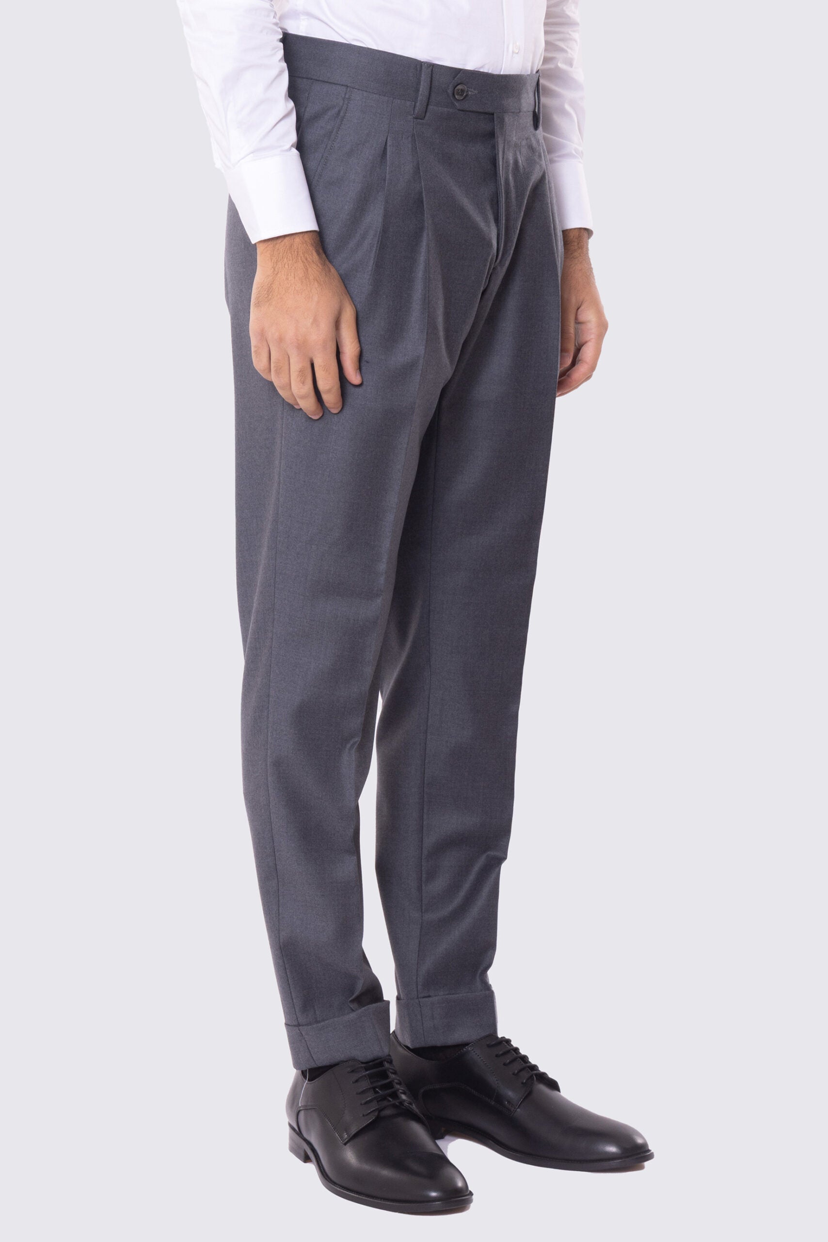Abito grigio con giacca Doppiopetto rever a lancia tasche a filo e pantalone vita alta con doppia pinces e risvolto 5cm 100% lana Flanella Carillo Drapers
