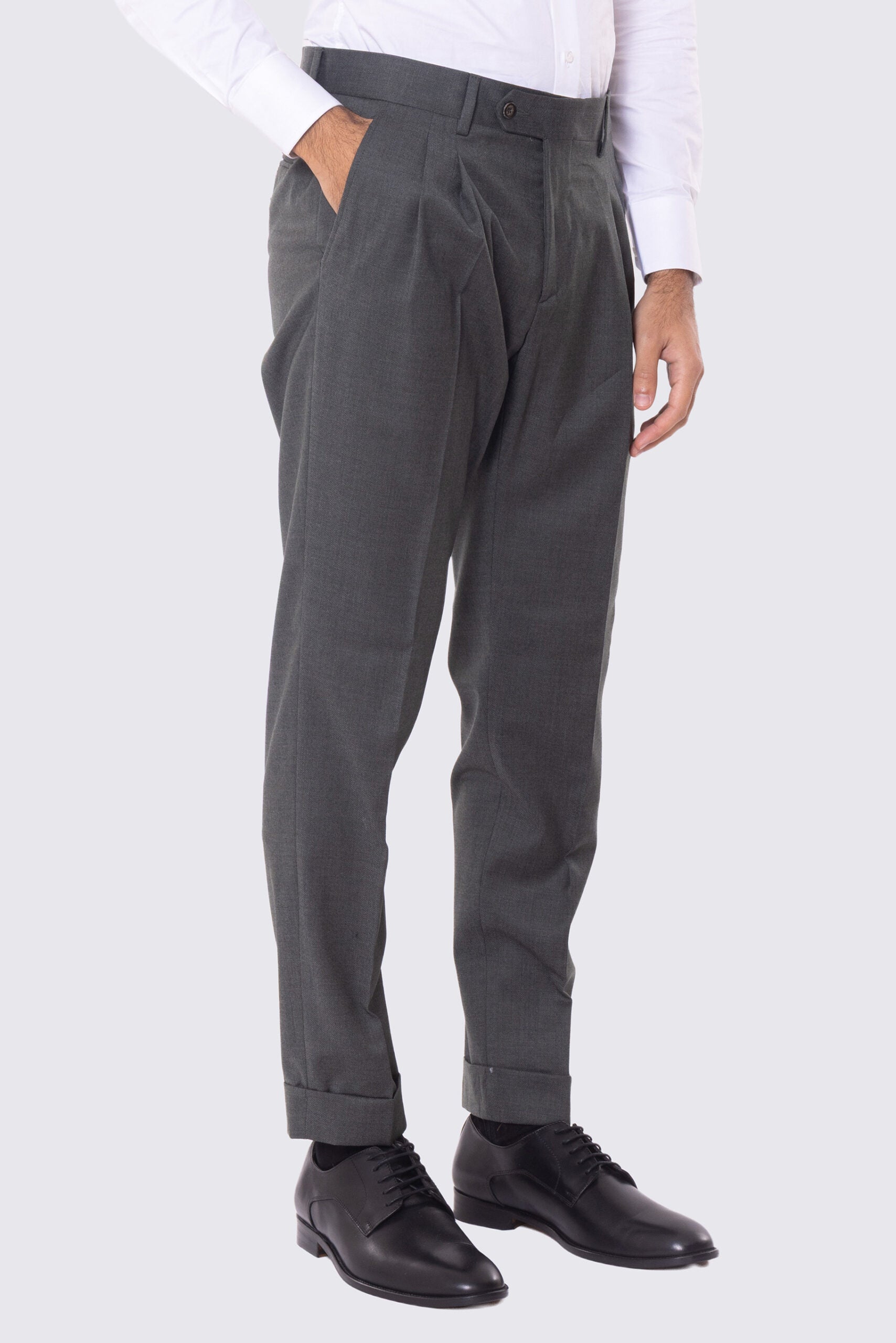 Abito verde con giacca Doppiopetto rever a lancia tasche a filo e pantalone vita alta con doppia pinces e risvolto 5cm 100% lana Flanella Carillo Drapers