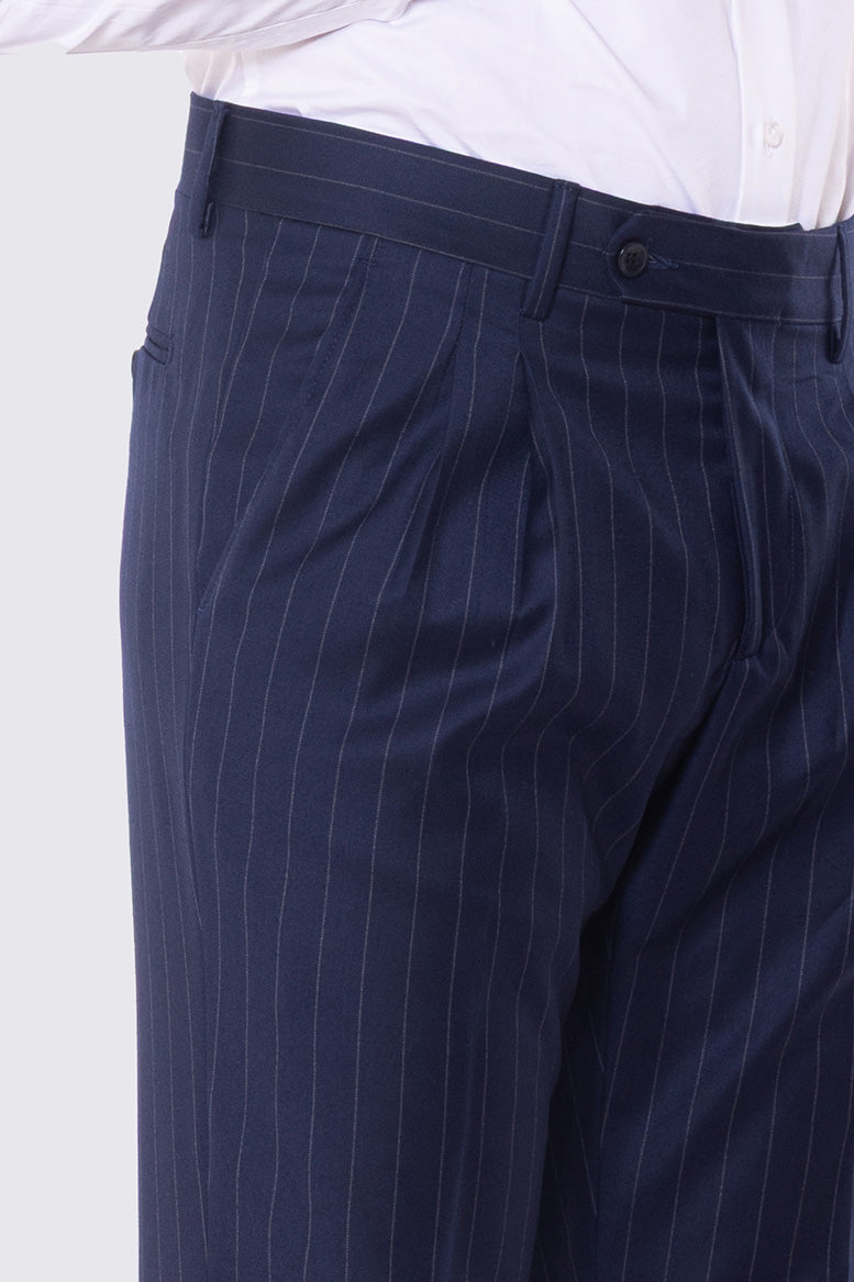 Abito blu gessato bianco con giacca Doppiopetto rever a lancia tasche a filo e pantalone vita alta con doppia pinces e risvolto 5cm 100% lana Flanella Carillo Drapers