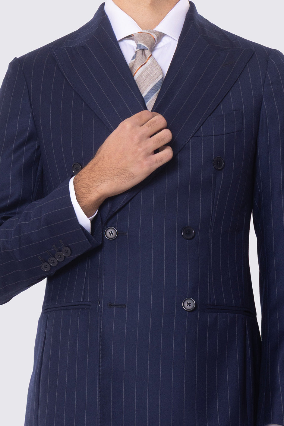 Abito blu gessato bianco con giacca Doppiopetto rever a lancia tasche a filo e pantalone vita alta con doppia pinces e risvolto 5cm 100% lana Flanella Carillo Drapers