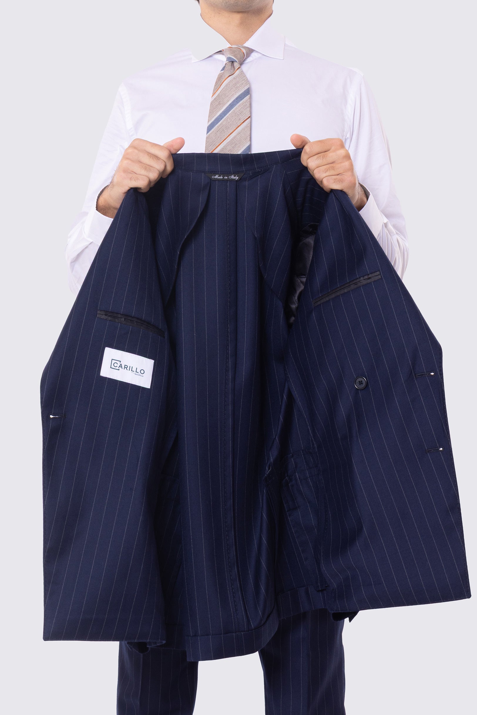 Abito blu gessato bianco con giacca Doppiopetto rever a lancia tasche a filo e pantalone vita alta con doppia pinces e risvolto 5cm 100% lana Flanella Carillo Drapers