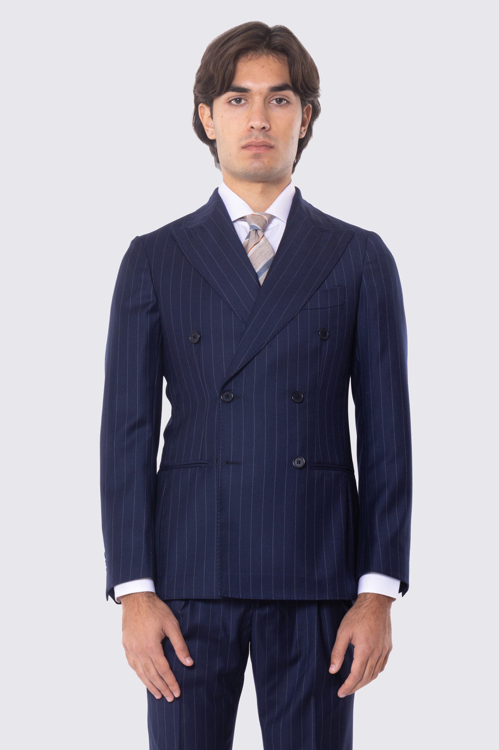 Abito blu gessato bianco con giacca Doppiopetto rever a lancia tasche a filo e pantalone vita alta con doppia pinces e risvolto 5cm 100% lana Flanella Carillo Drapers
