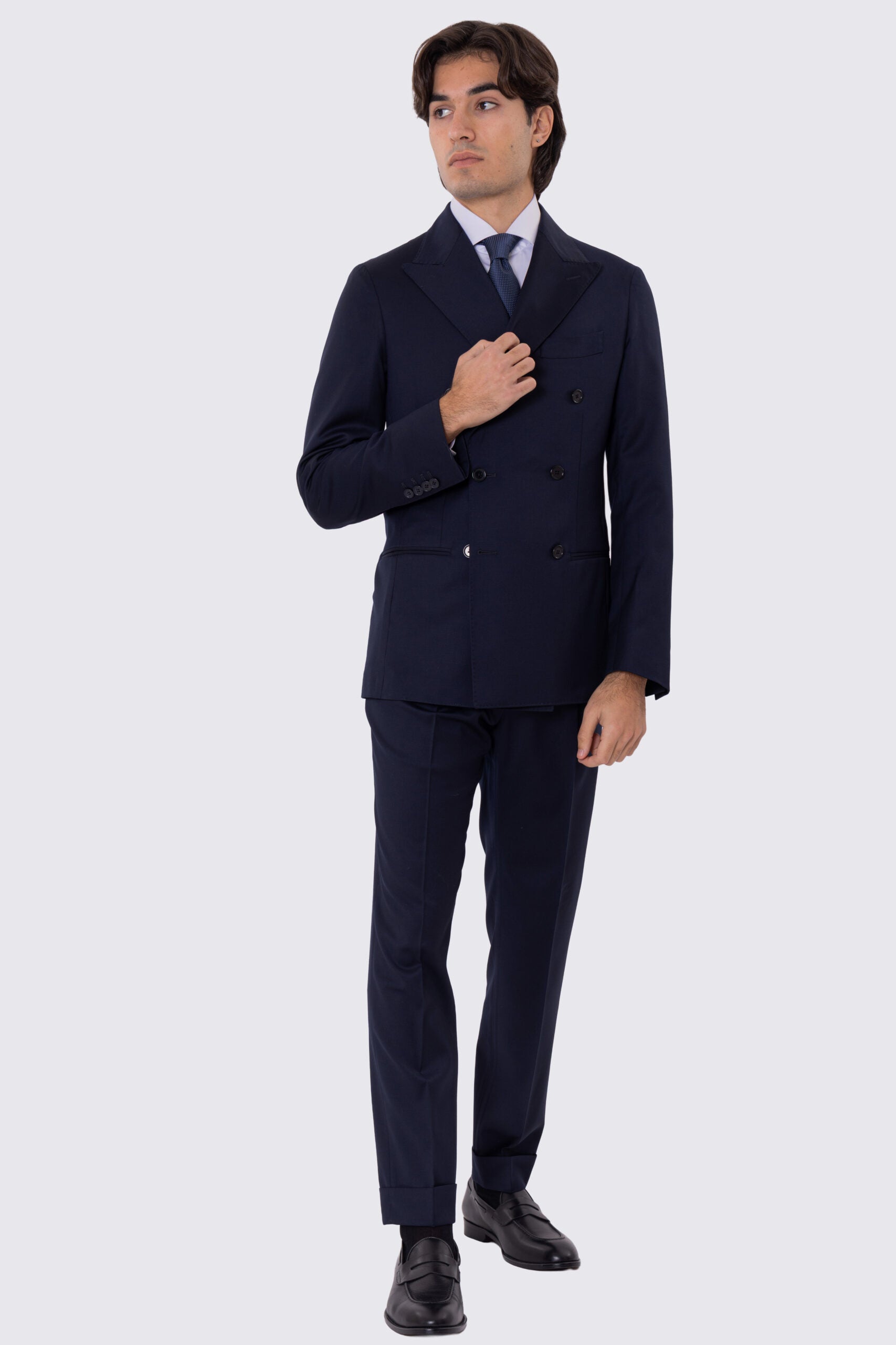 Abito uomo Doppiopetto blu notte fresco lana super 110's Tessuti in esclusiva Sartoria Carillo completamente sfoderato con Rever a lancia e tasche a filetto..