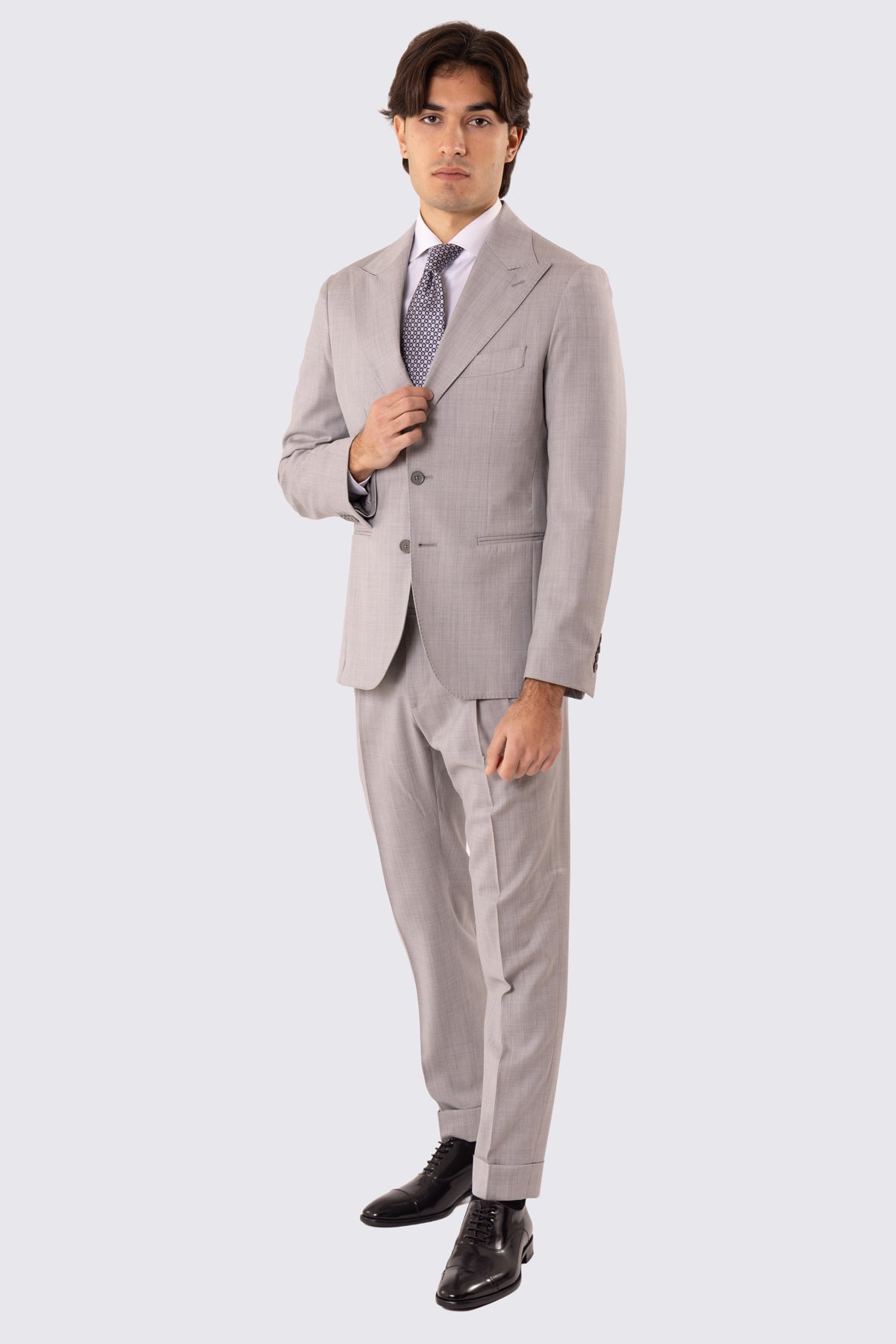 Abito uomo Monopetto grigio chiaro fresco lana super 110's Tessuti in esclusiva Sartoria Carillo completamente sfoderato con Rever a lancia e tasche a filetto