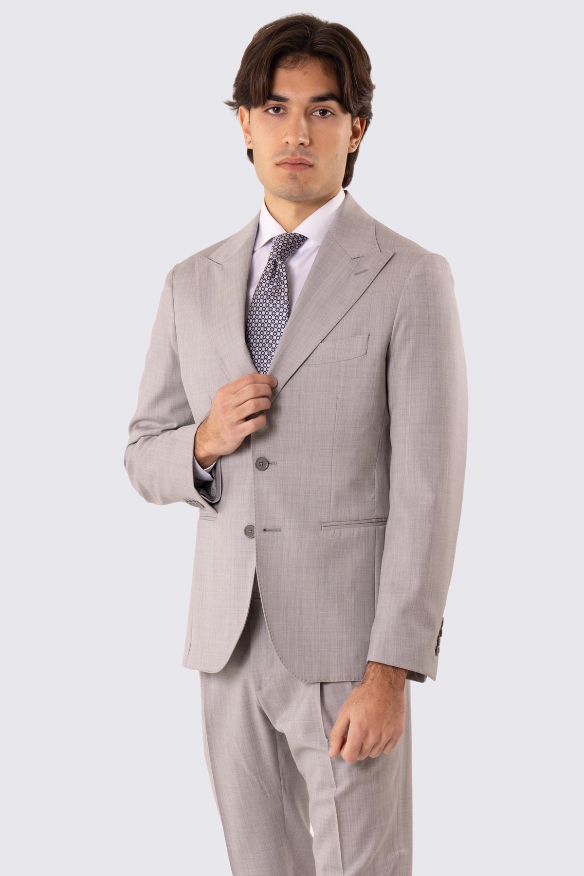 Abito uomo Monopetto grigio chiaro fresco lana super 110's Tessuti in esclusiva Sartoria Carillo completamente sfoderato con Rever a lancia e tasche a filetto