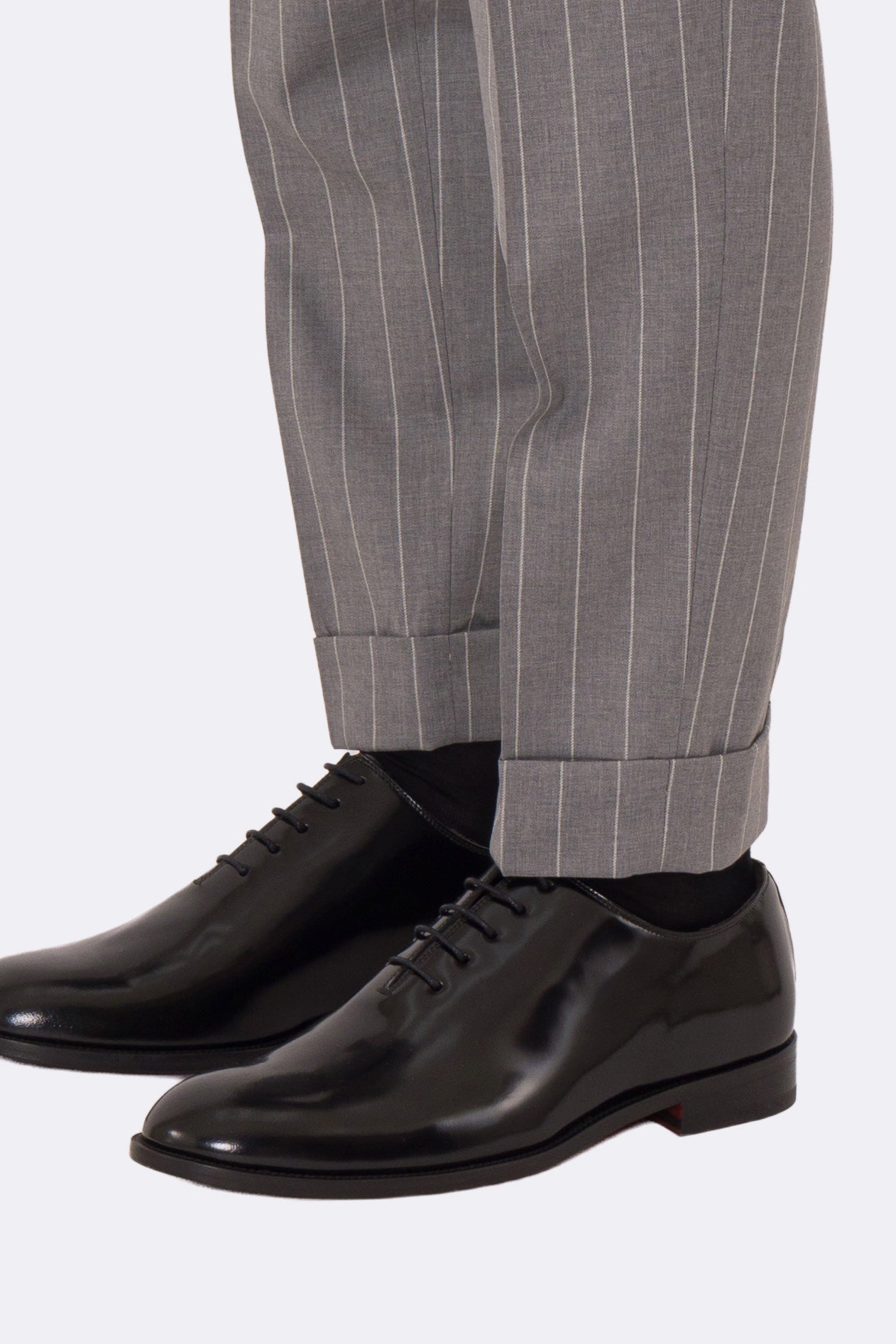 Abito uomo Monopetto grigio gessato bianco fresco lana super 110's Tessuti in esclusiva Sartoria Carillo completamente sfoderato con Rever a lancia e tasche a filetto