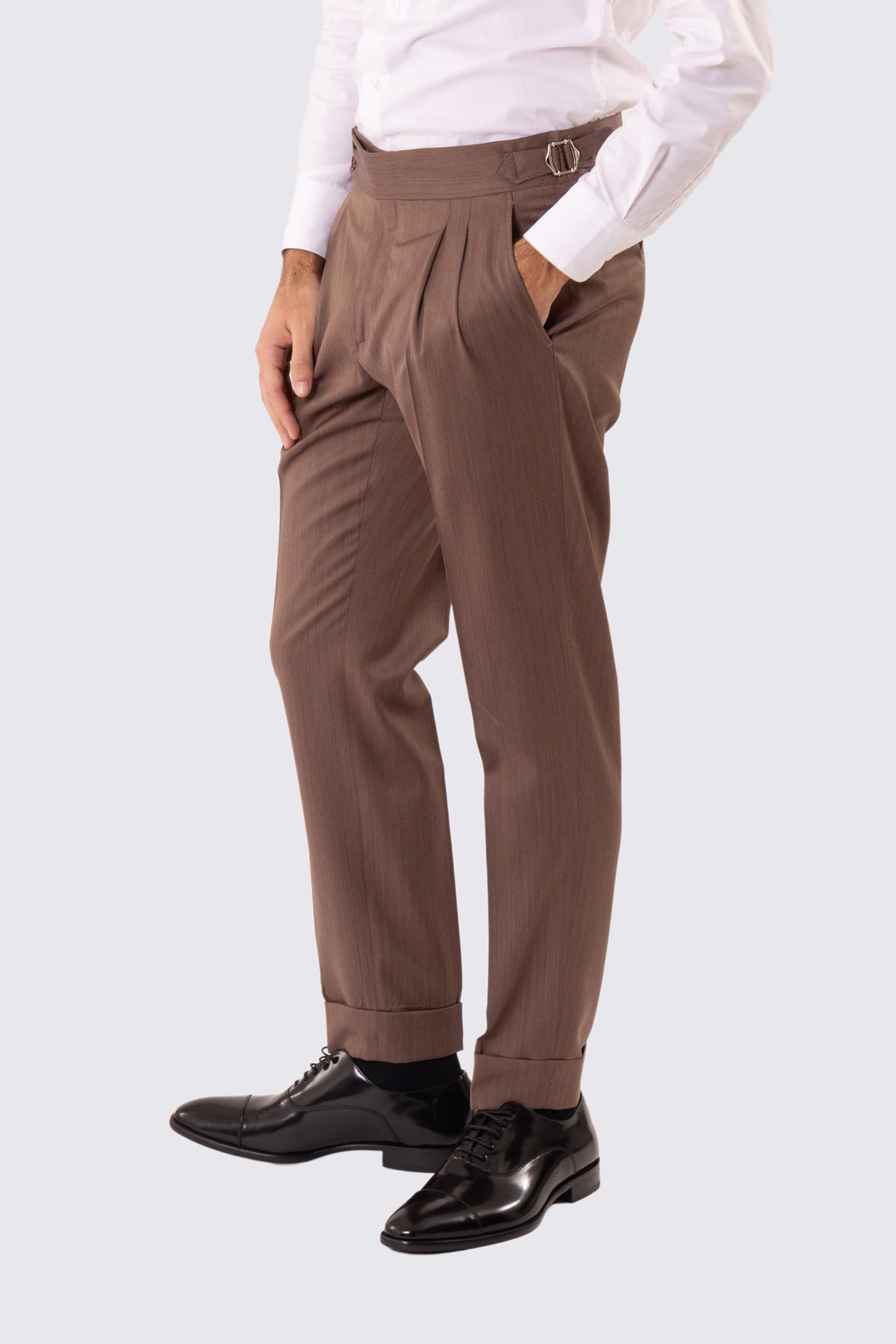 Abito uomo Monopetto Marrone Solaro fresco lana super 110's Tessuti in esclusiva Sartoria Carillo completamente sfoderato con Rever a lancia e tasche a filetto