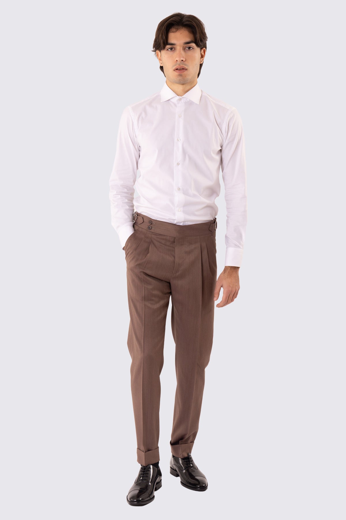 Abito uomo Monopetto Marrone Solaro fresco lana super 110's Tessuti in esclusiva Sartoria Carillo completamente sfoderato con Rever a lancia e tasche a filetto