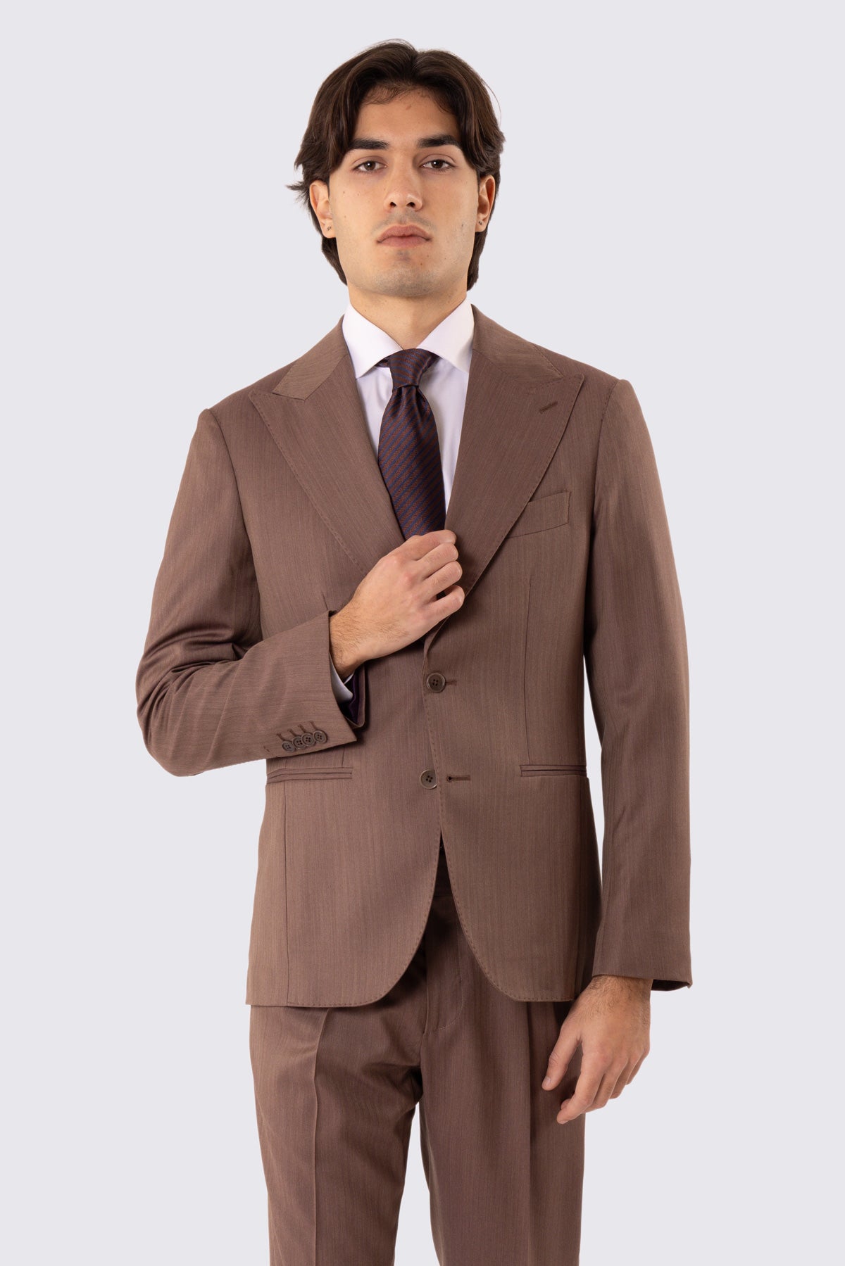 Abito uomo Monopetto Marrone Solaro fresco lana super 110's Tessuti in esclusiva Sartoria Carillo completamente sfoderato con Rever a lancia e tasche a filetto