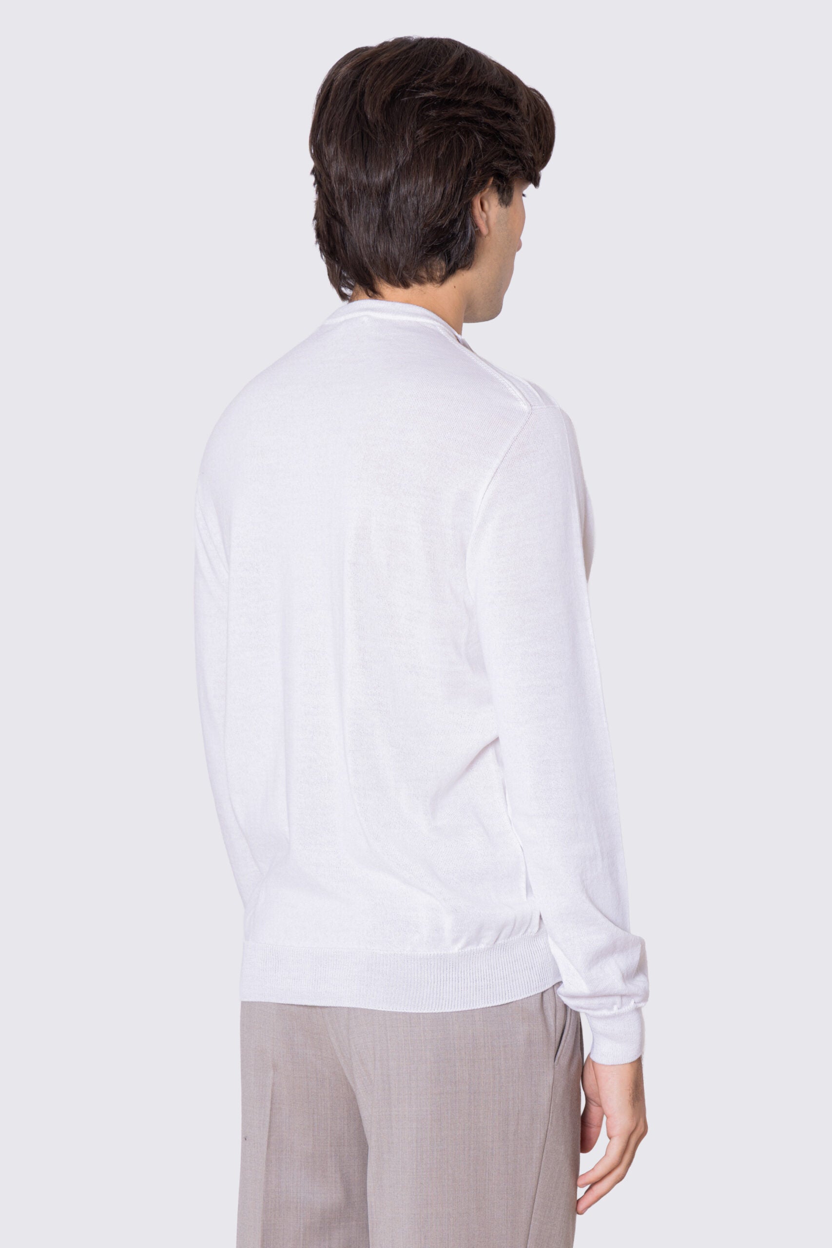 Maglione girocollo bianco in lana merinos 100% costruzione tubolare senza cuciture rifinito a mano tinta unita con elastici sulle maniche e sul fondo Finezza 12