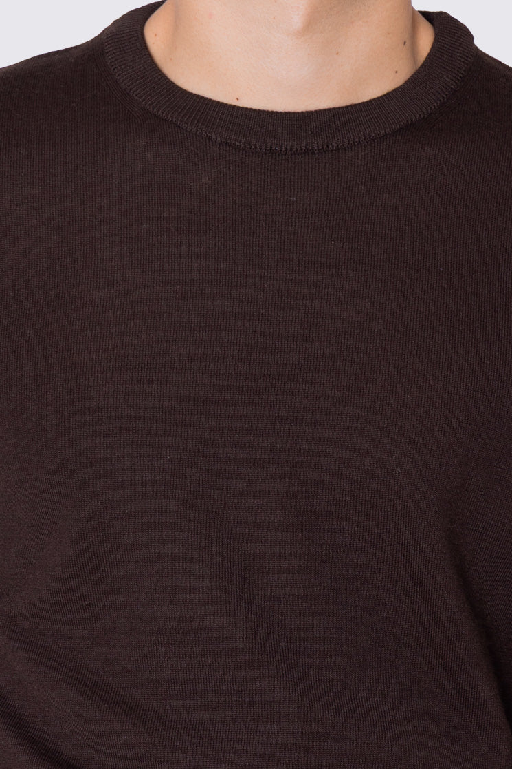 Maglione girocollo Marrone in lana merinos 100% costruzione tubolare senza cuciture rifinito a mano tinta unita con elastici sulle maniche e sul fondo Finezza 12