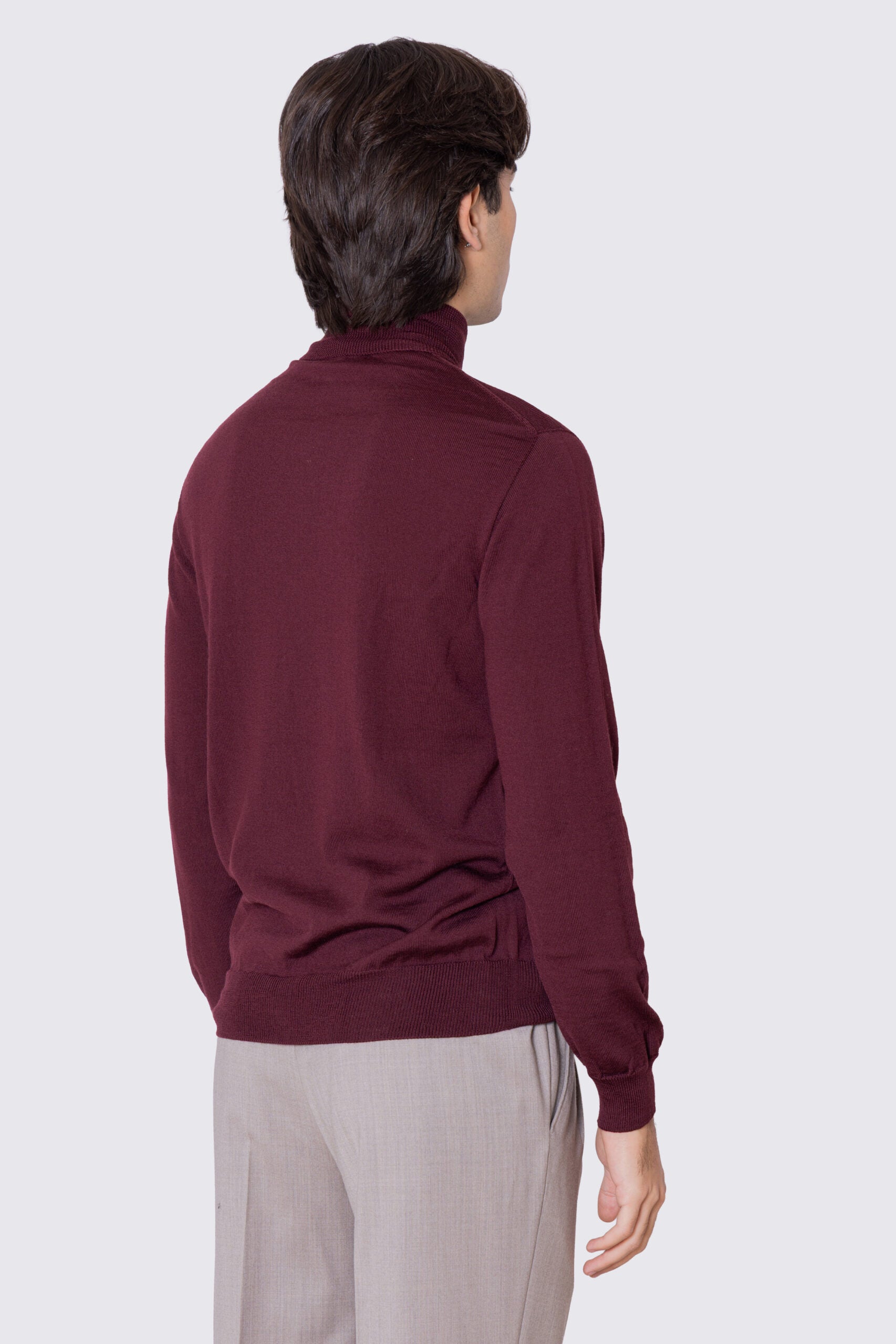 Dolcevita Bordeaux in lana merinos 100% costruzione tubolare senza cuciture rifinito a mano tinta unita con elastici sulle maniche e sul fondo Finezza 12