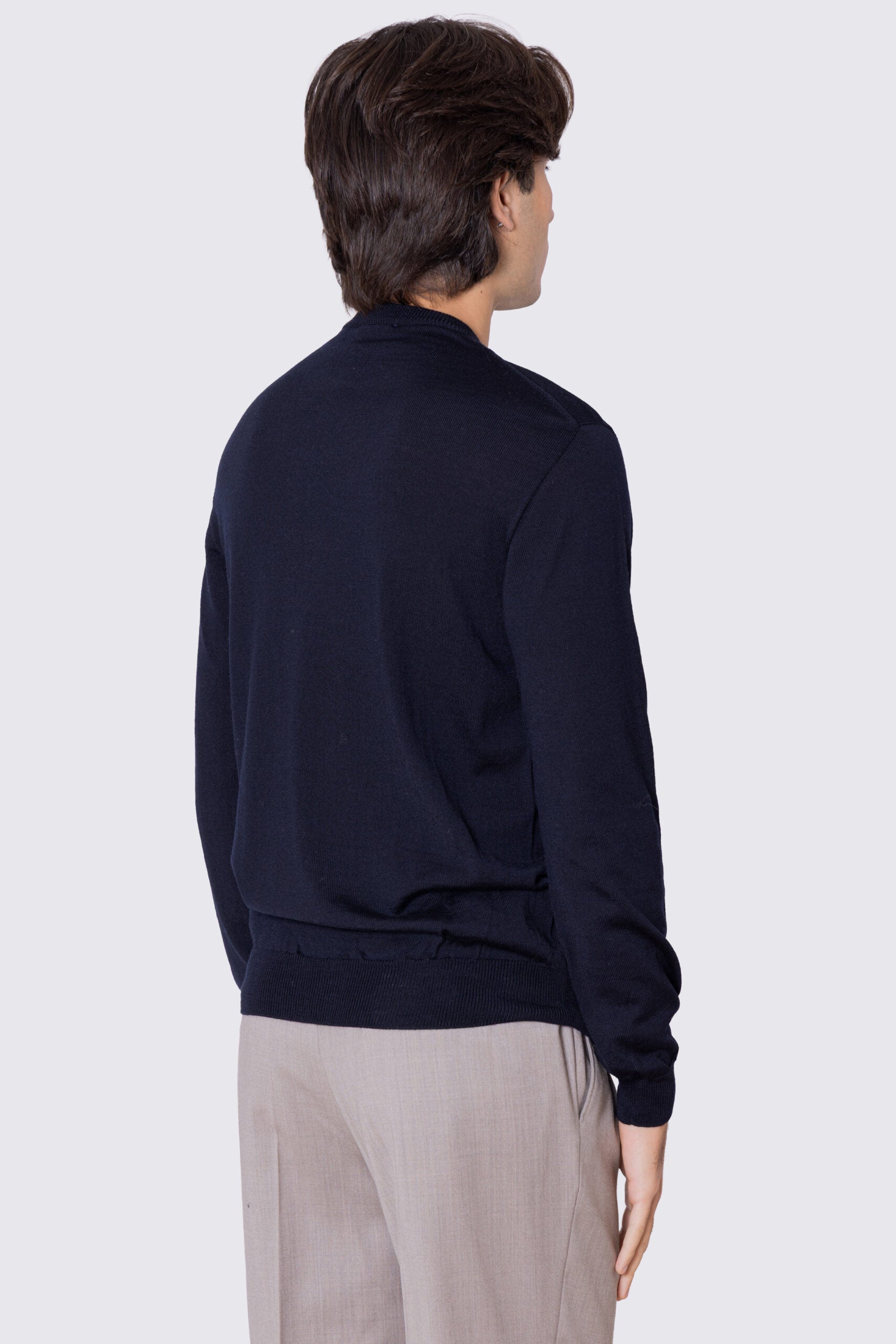 Maglione girocollo Blu notte in lana merinos 100% costruzione tubolare senza cuciture rifinito a mano tinta unita con elastici sulle maniche e sul fondo Finezza 12