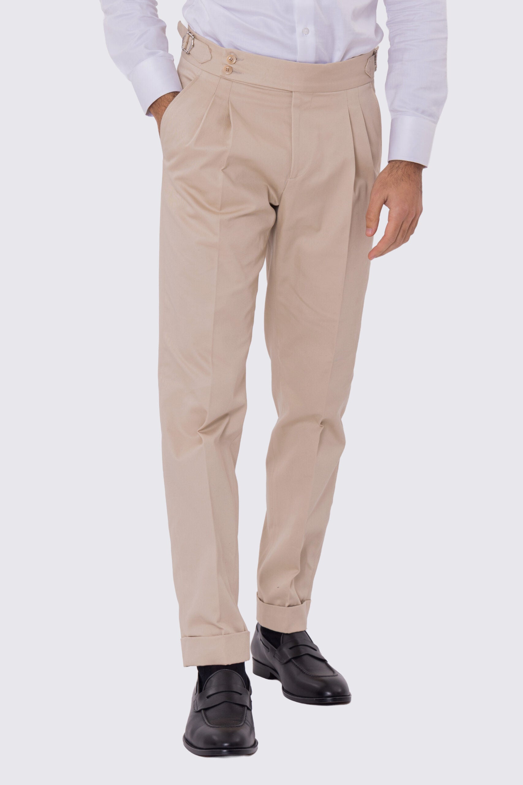 Pantalone uomo beige vita alta con fibbie laterali e doppia pinces tasca america in cotone 290gr invernale risvolto 5cm made in italy