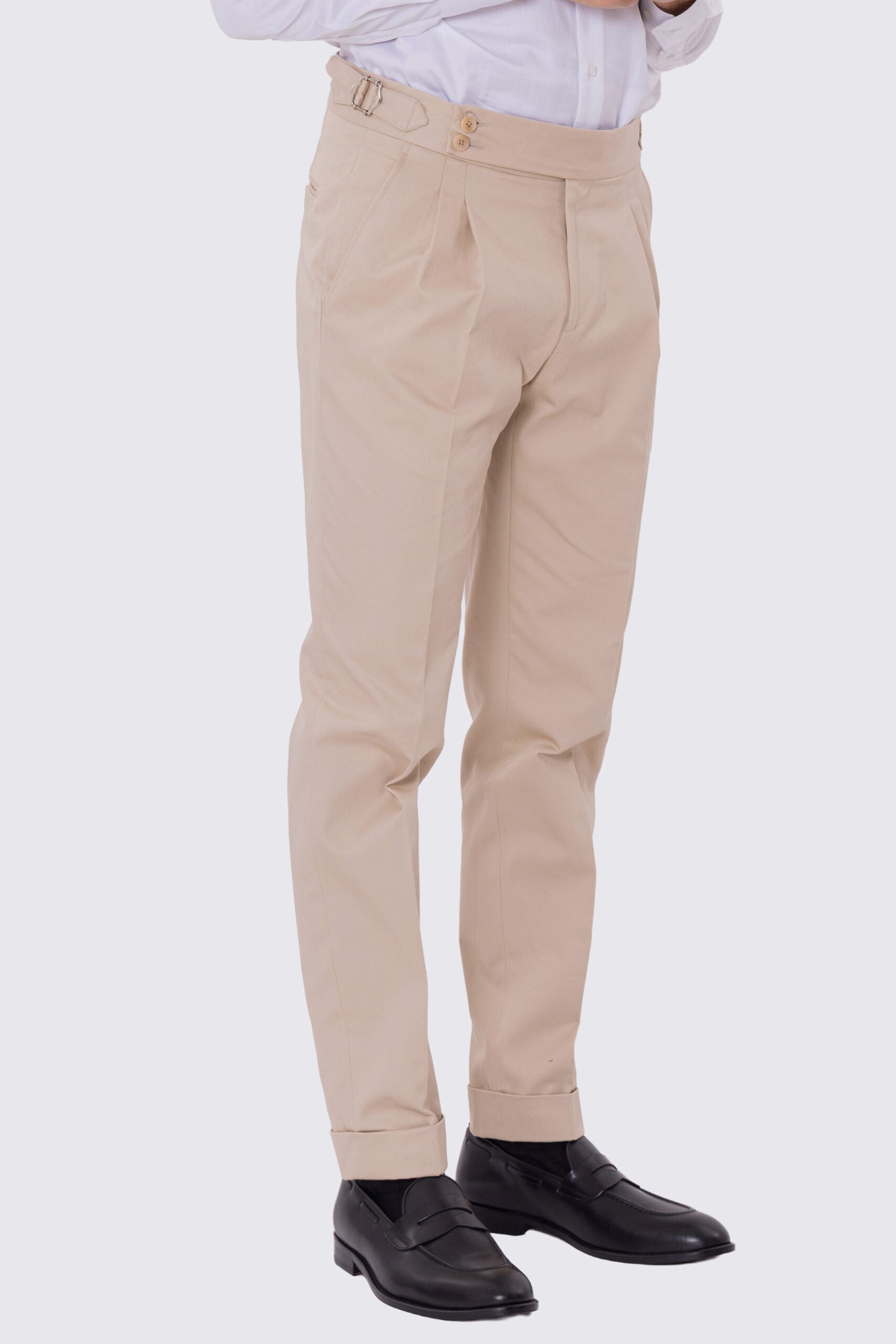 Pantalone uomo beige vita alta con fibbie laterali e doppia pinces tasca america in cotone 290gr invernale risvolto 5cm made in italy