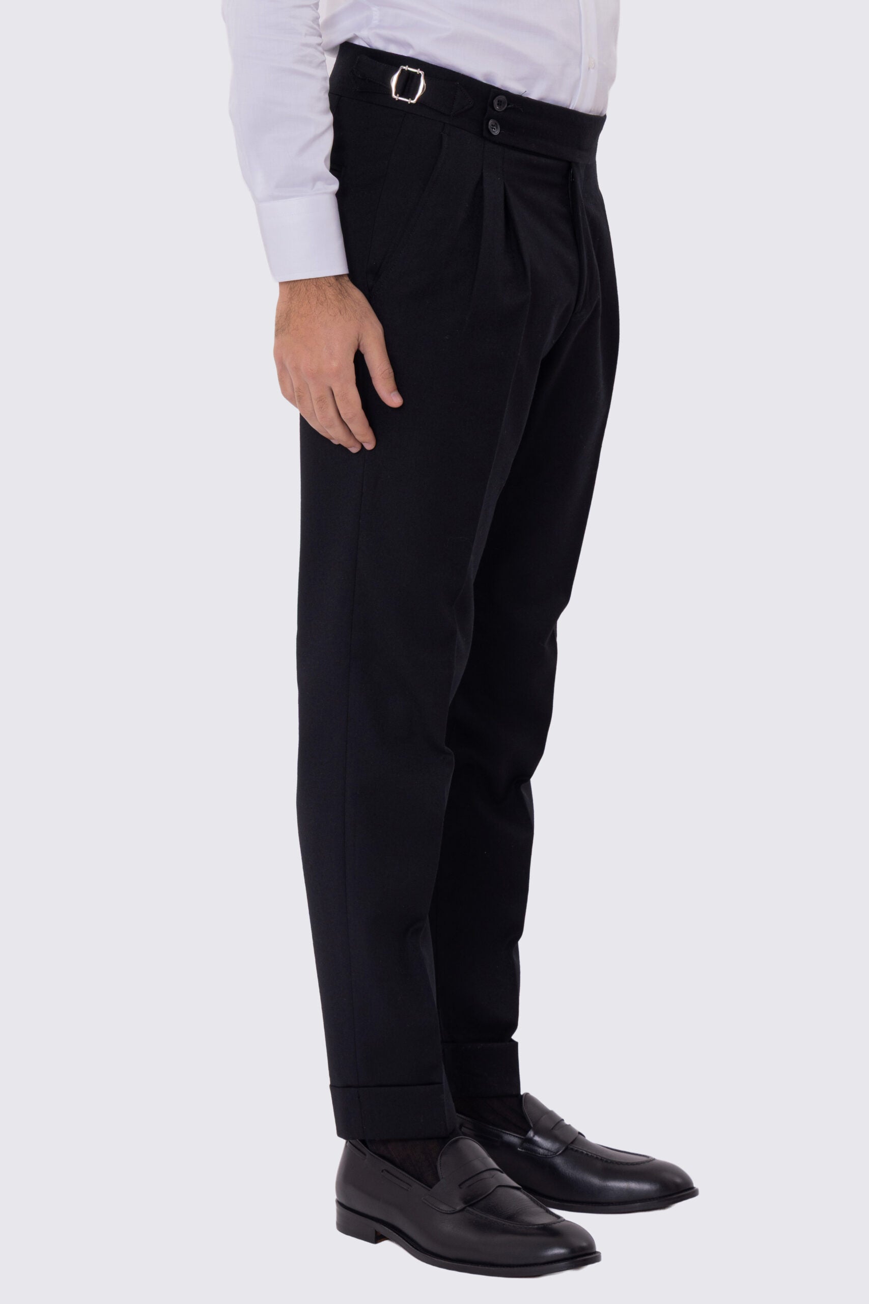 Pantalone uomo nero vita alta con fibbie laterali e doppia pinces tasca america in cotone 290gr invernale risvolto 5cm made in italy