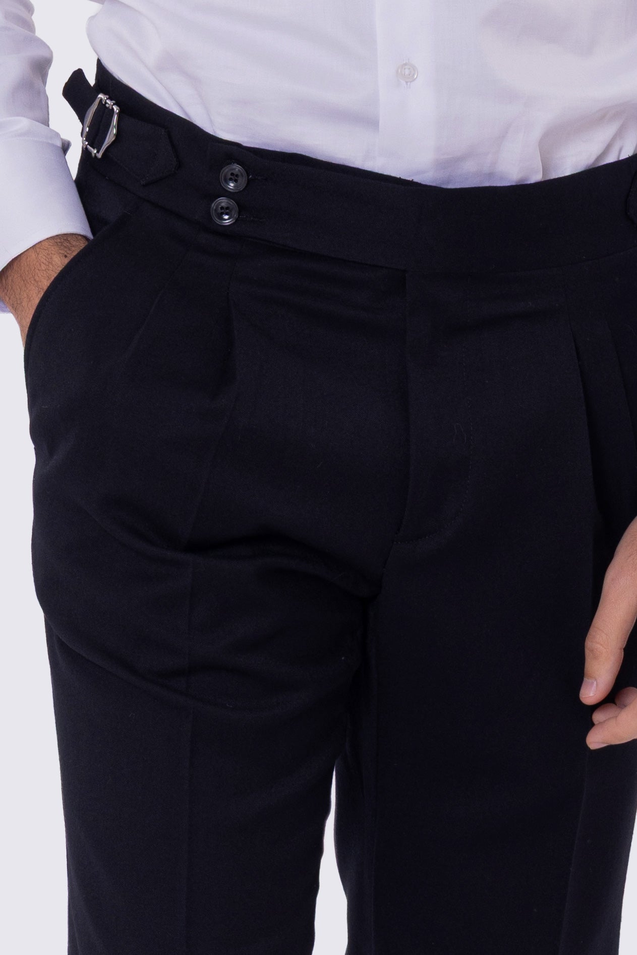 Pantalone uomo blu vita alta con fibbie laterali e doppia pinces tasca america in lana flanella mista 290gr invernale risvolto 5cm made in italy