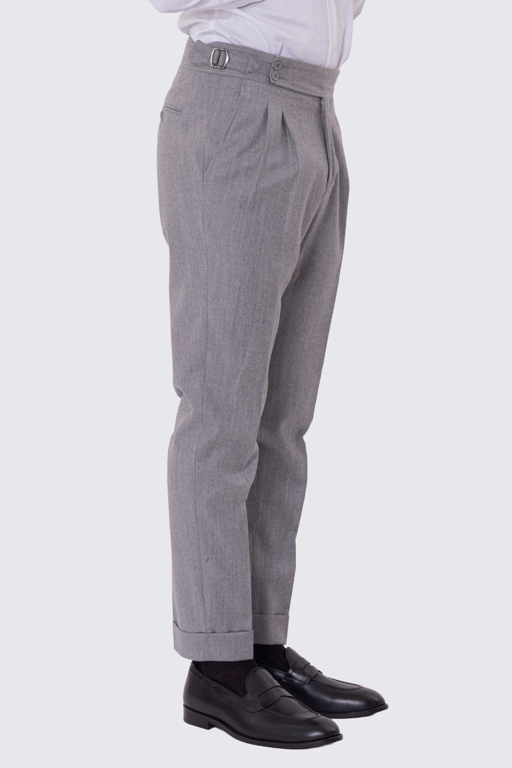 Pantalone uomo grigio vita alta con fibbie laterali e doppia pinces tasca america in lana flanella mista 290gr invernale risvolto 5cm made in italy
