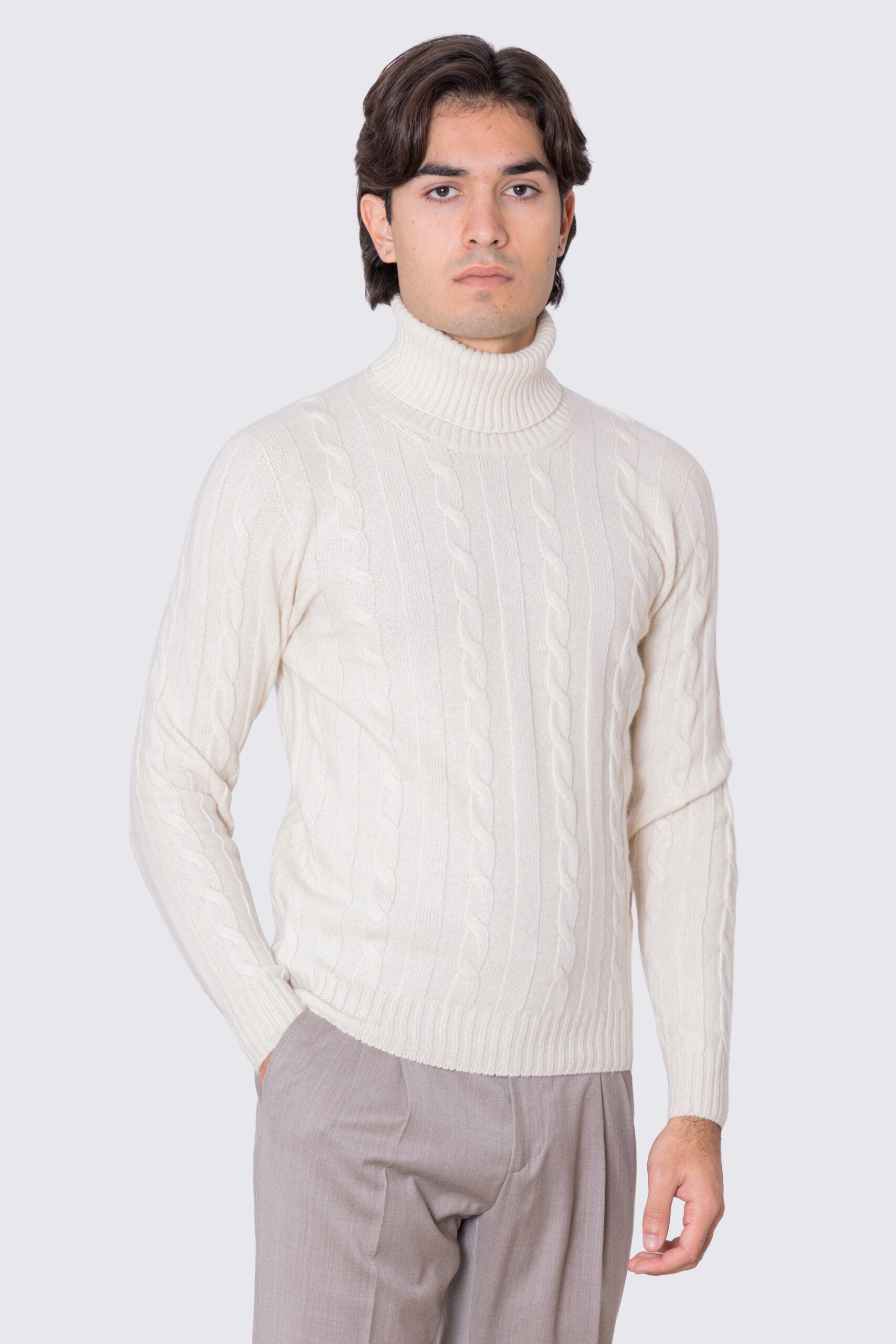 Dolcevita Panna in lana grossa e cashmere con treccia costruzione tubolare senza cuciture rifinito a mano Finezza 7