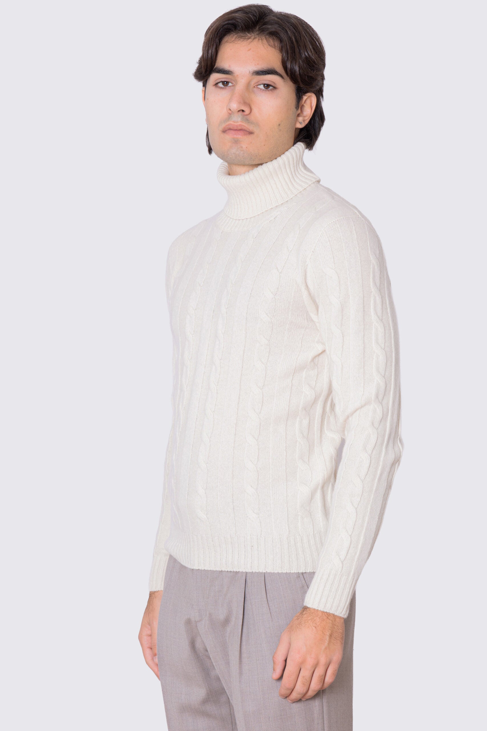 Dolcevita Panna in lana grossa e cashmere con treccia costruzione tubolare senza cuciture rifinito a mano Finezza 7